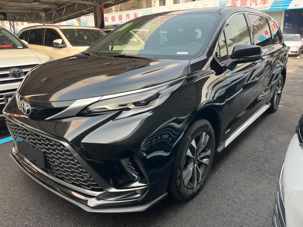 Toyota RAV4 2.5hyb 4WD CVT (222 л.с.) 2025 г. 101 км