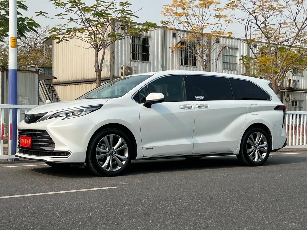 Toyota Sienna 2024 г. 40010 км.