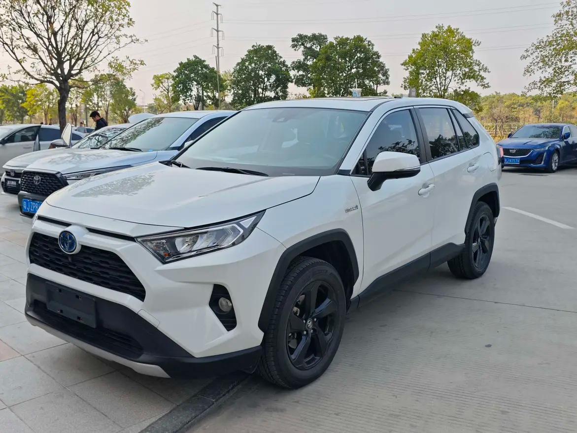 Toyota RAV4 2022 г. 47924 км.