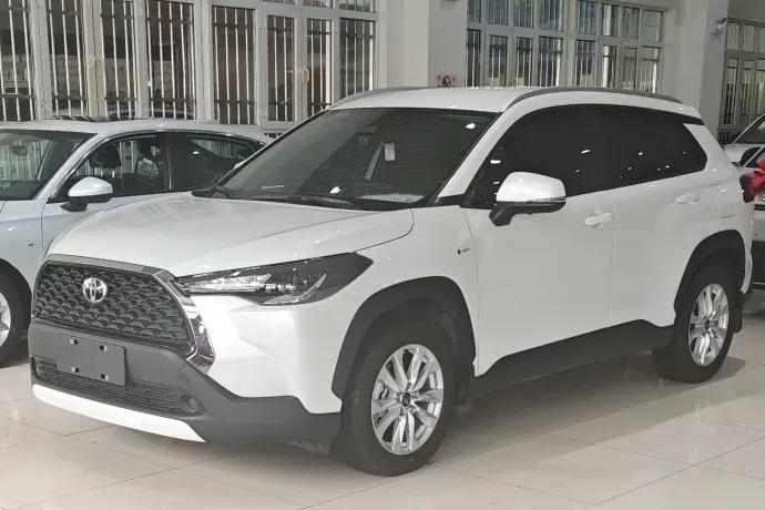 Toyota Corolla Cross 2025 г. 8127 км.