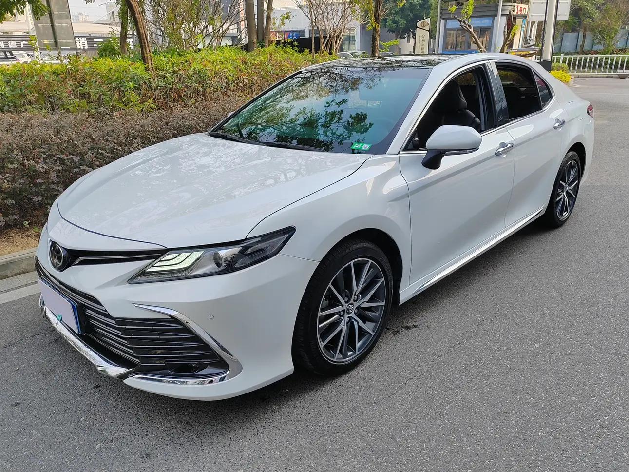 Toyota Camry 2024 г. 20000 км.
