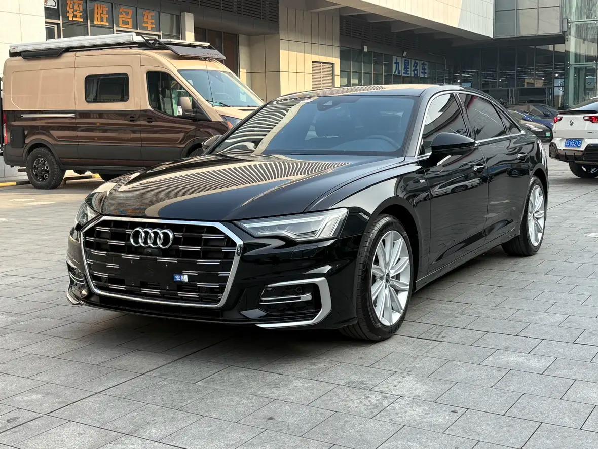Audi A6L 2023 г. 15027 км.