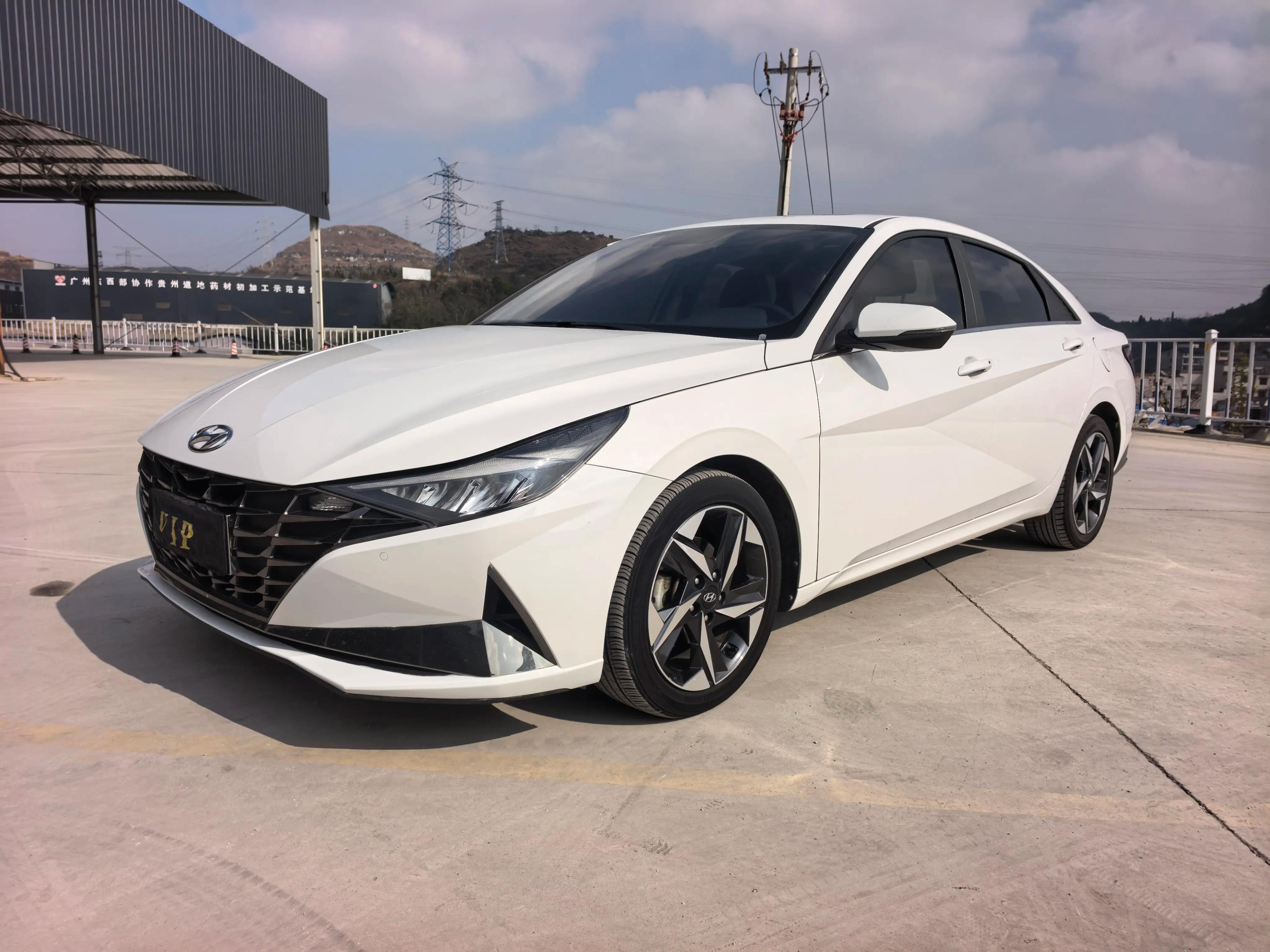 Hyundai Elantra 2022 г. 60053 км.
