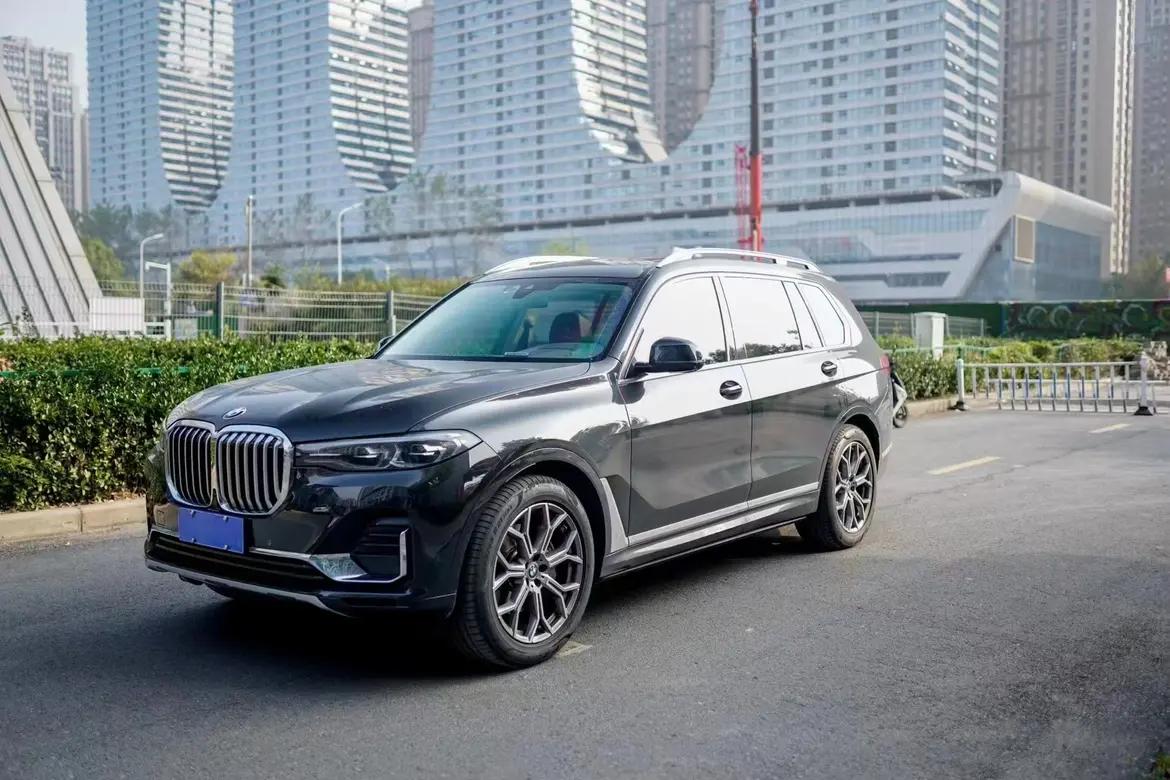 BMW X7 2023 г. 85090 км.