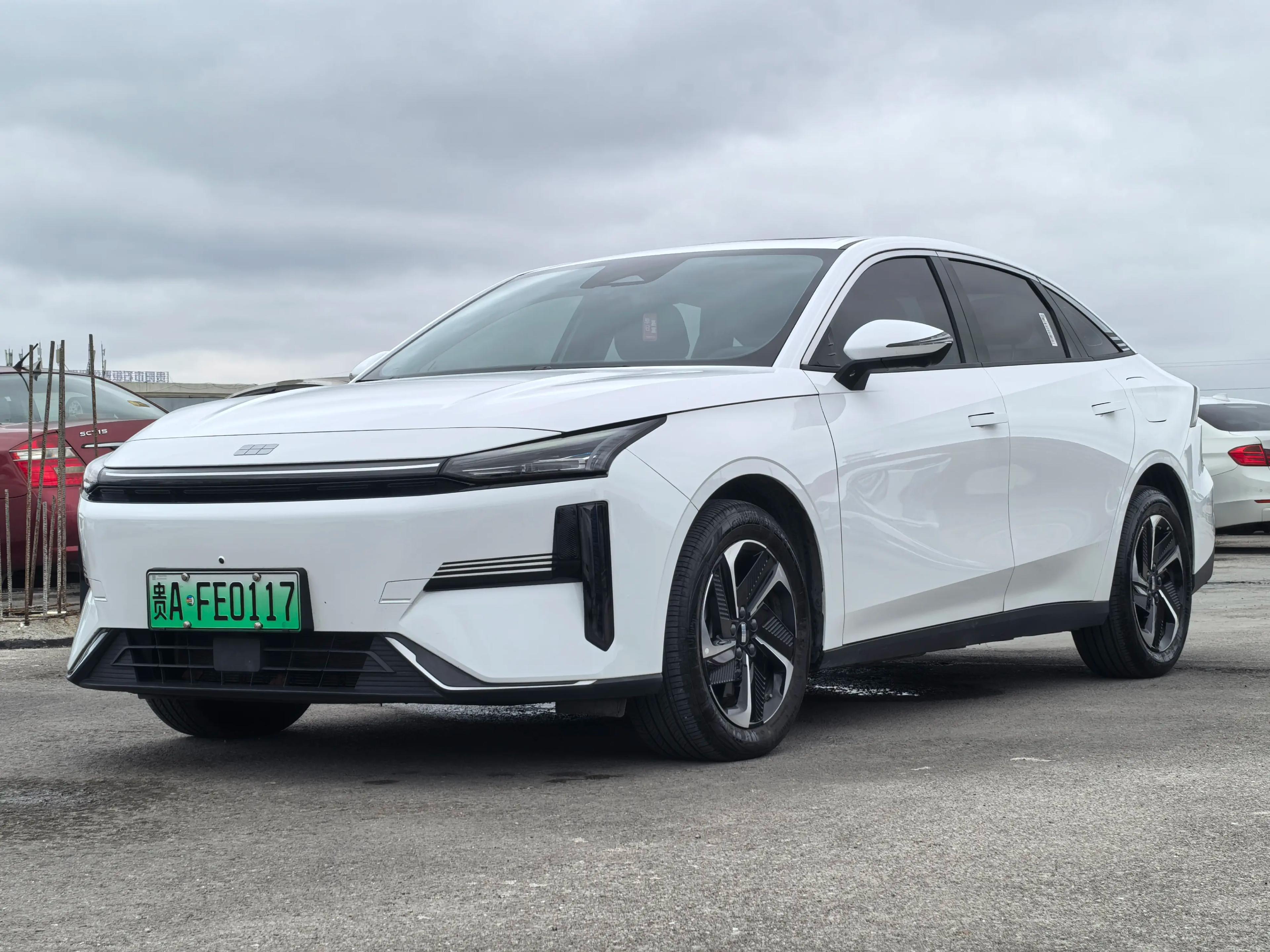 Geely Galaxy L6 2024 г. 16025 км.