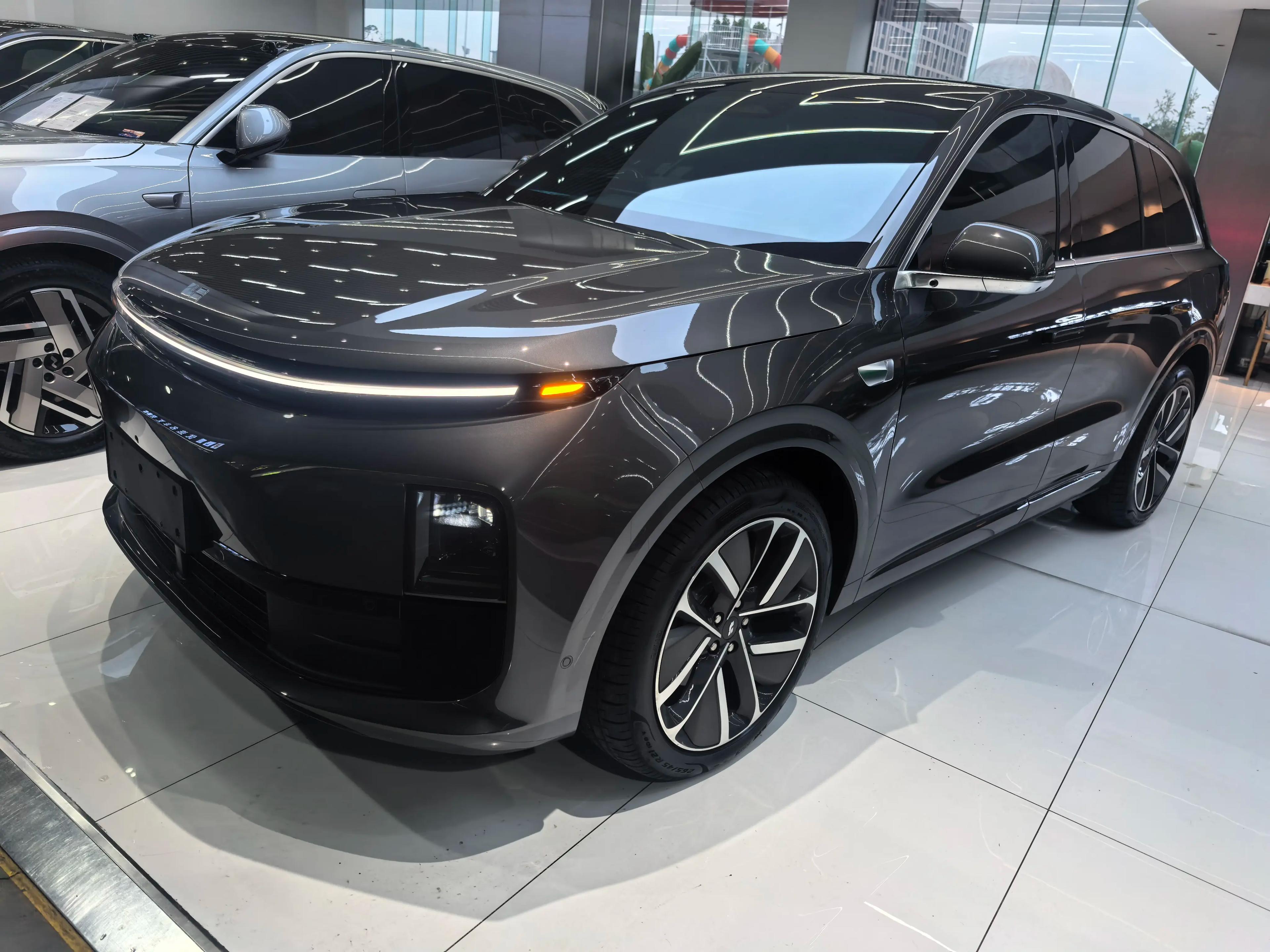 Lixiang L6 2025 г. 12105 км.