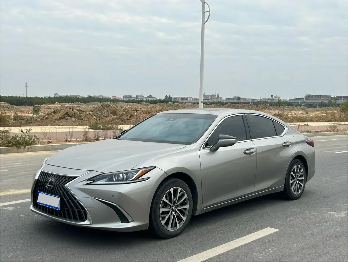 Lexus ES 2024 г. 30000 км.