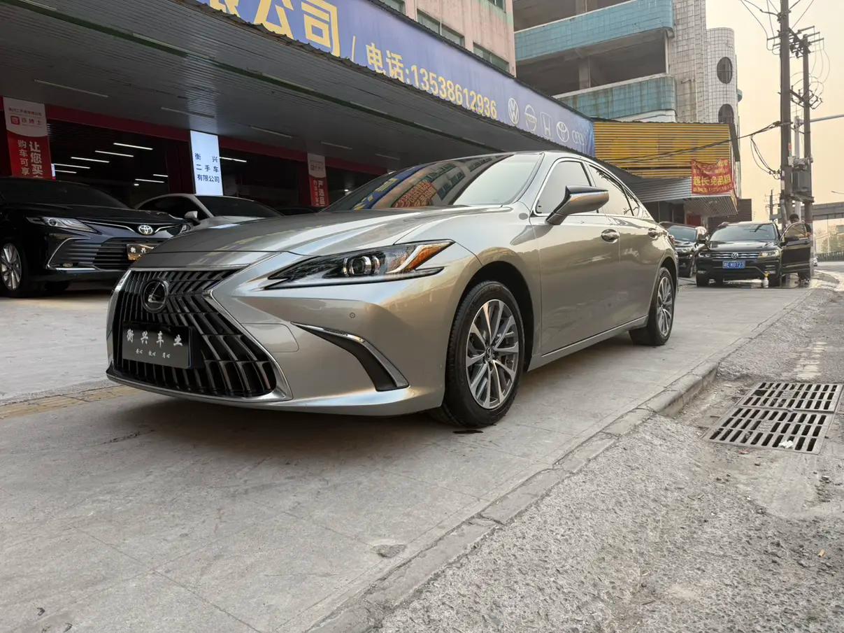 Lexus ES ES 260 2.5 AT (204 л.с.) 2024 г. 22002 км