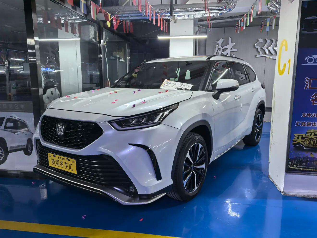 Toyota Crown Kluger 2023 г. 25001 км.