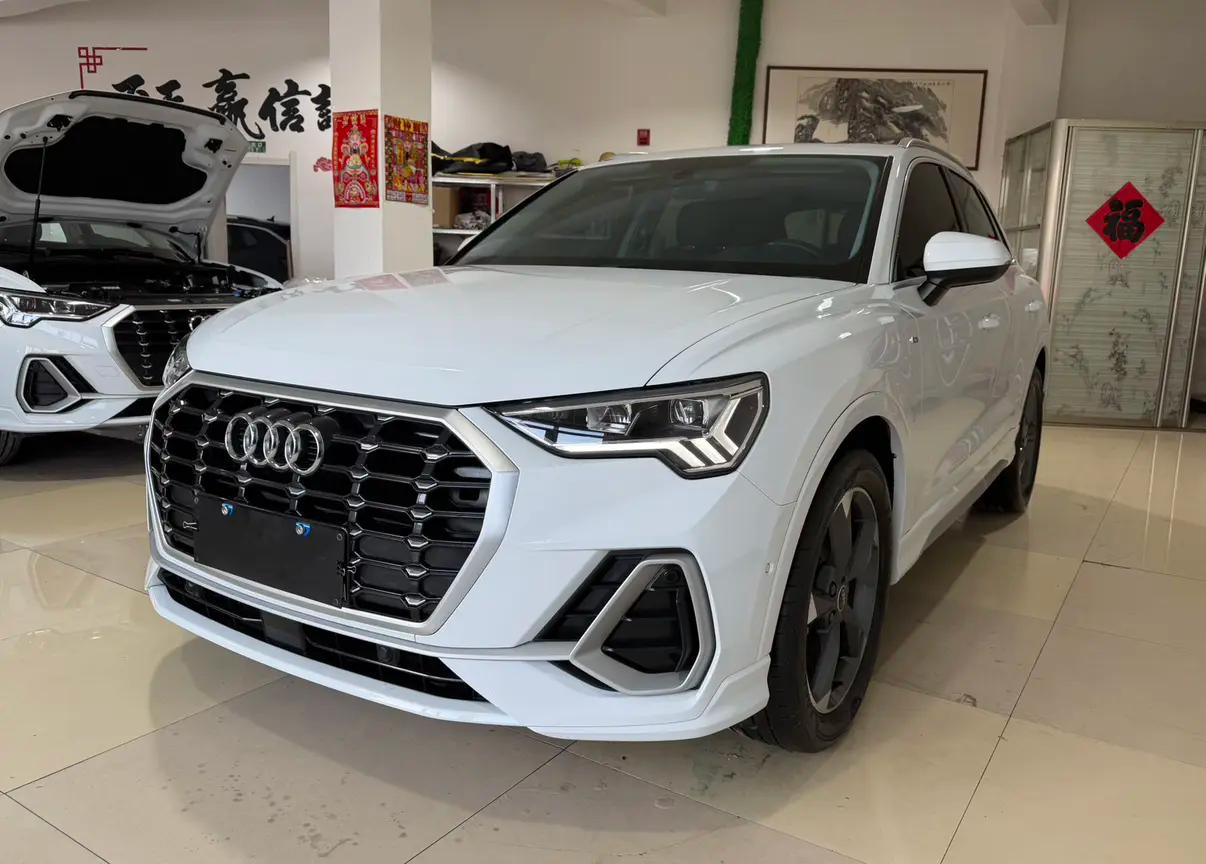 Audi Q3 2022 г. 20000 км.