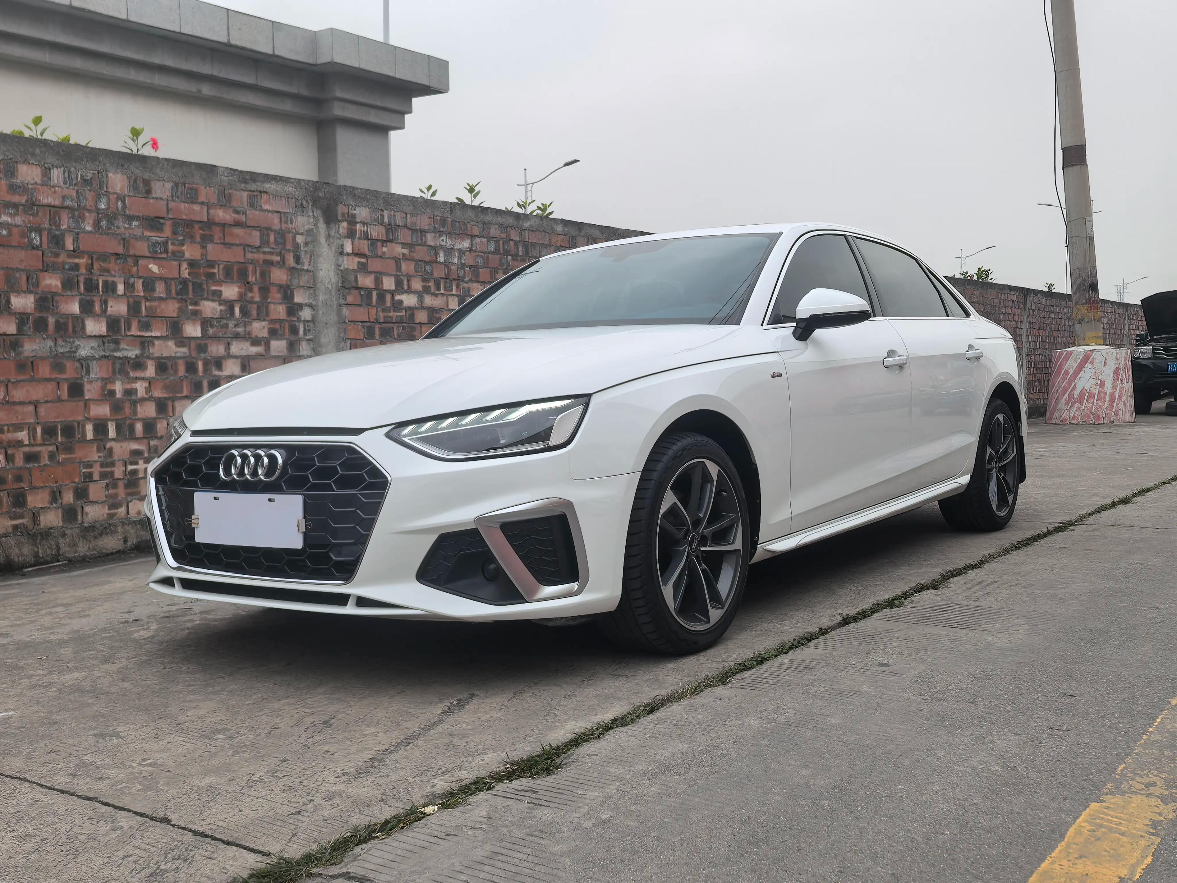Audi A4L 2022 г. 65050 км.
