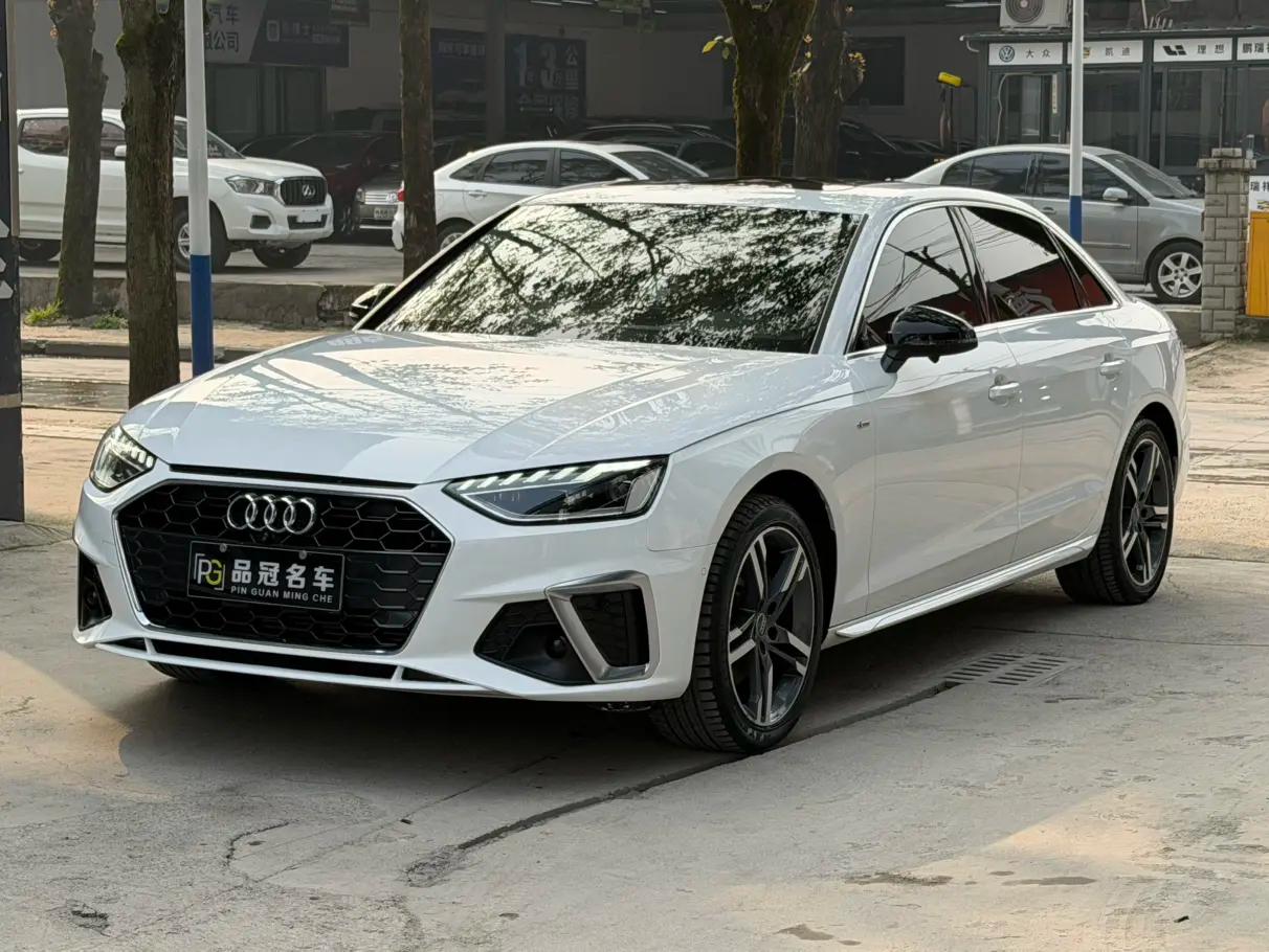 Audi A4L 2021 г. 73079 км.