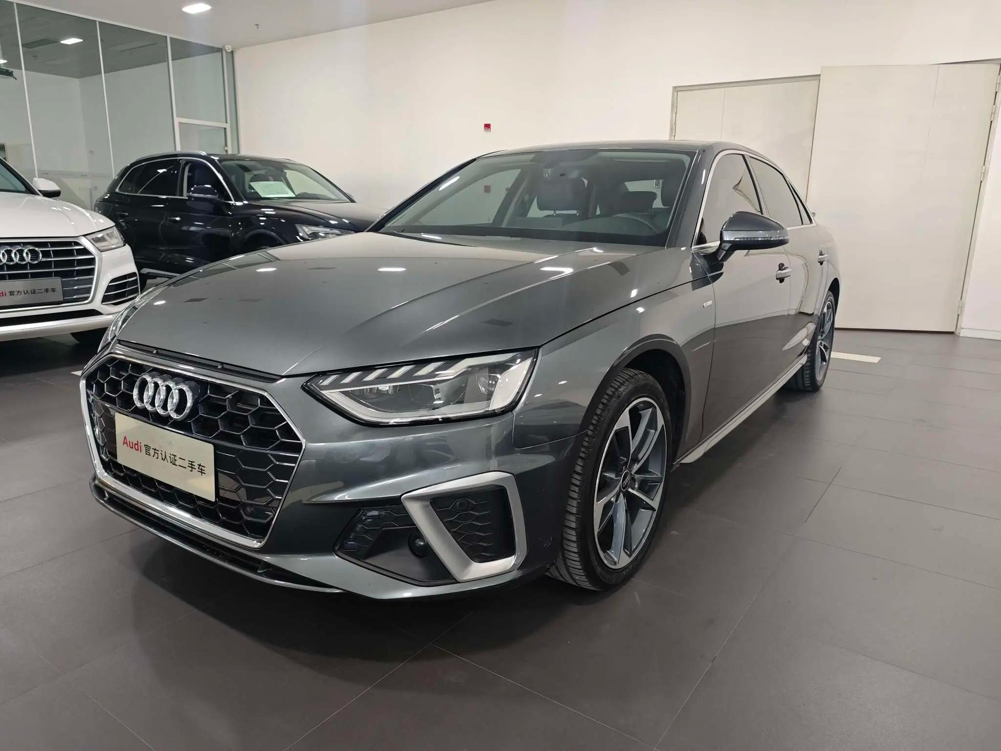 Audi A4L 2022 г. 62133 км.