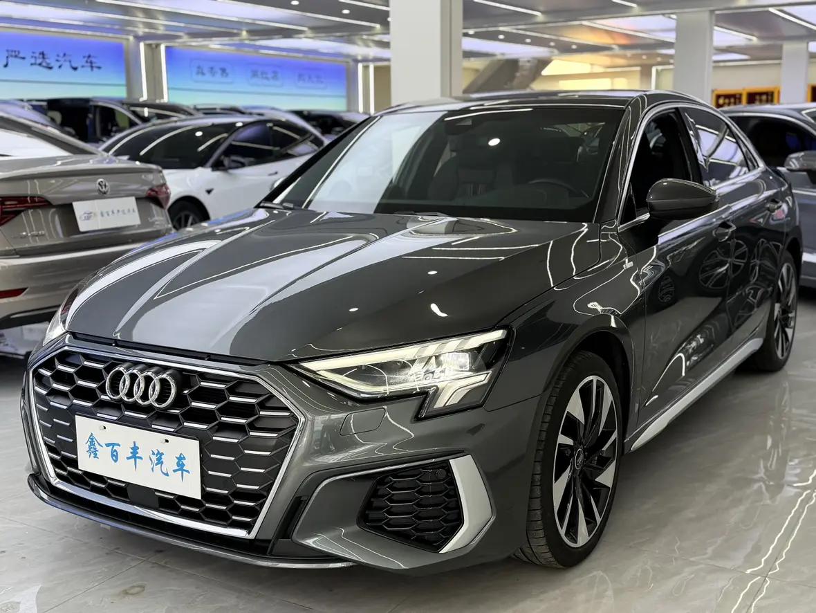 Audi A3 2023 г. 33056 км.