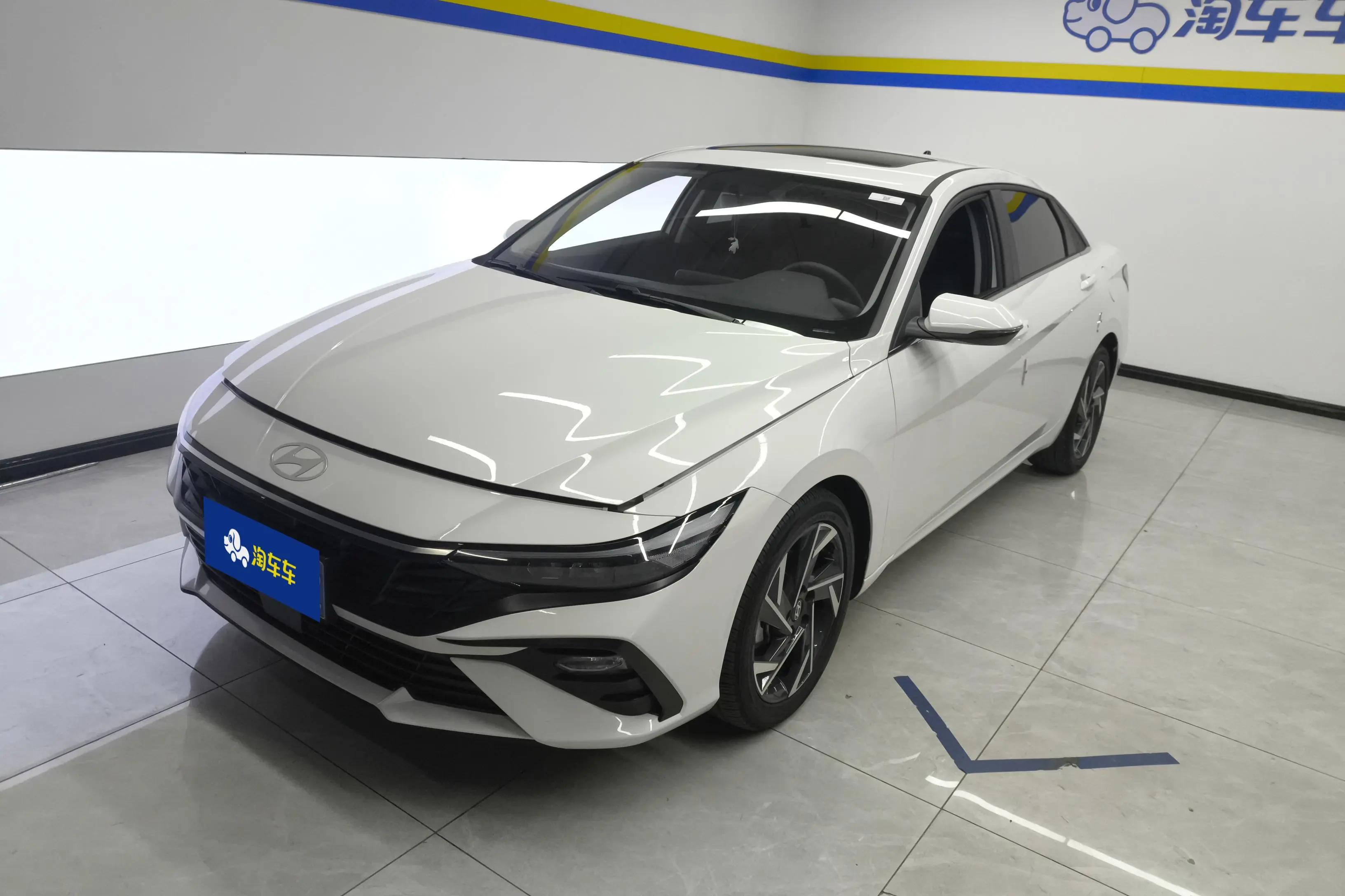 Hyundai Elantra 2024 г. 12347 км.