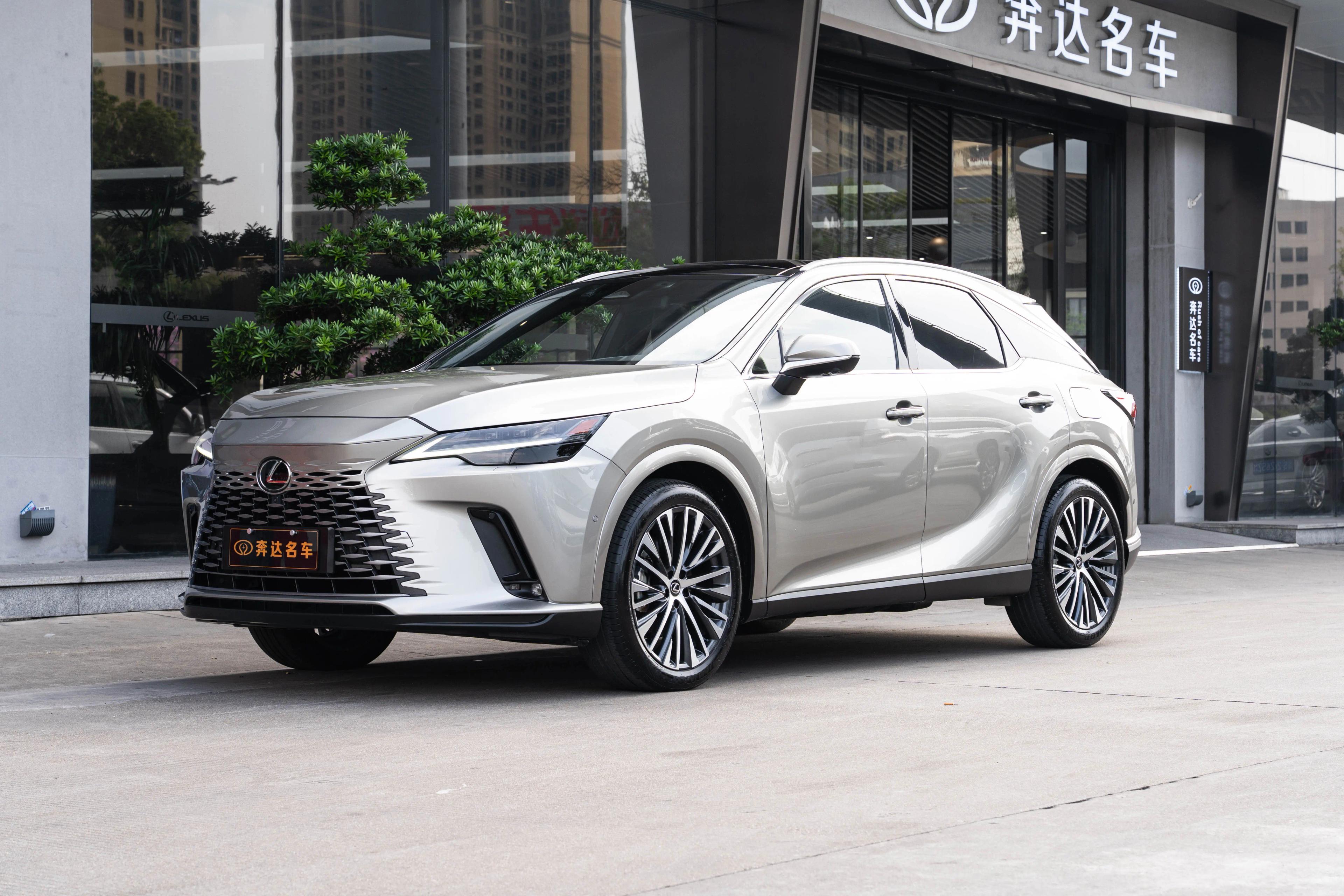 Lexus RX PHEV 2023 г. 6949 км.