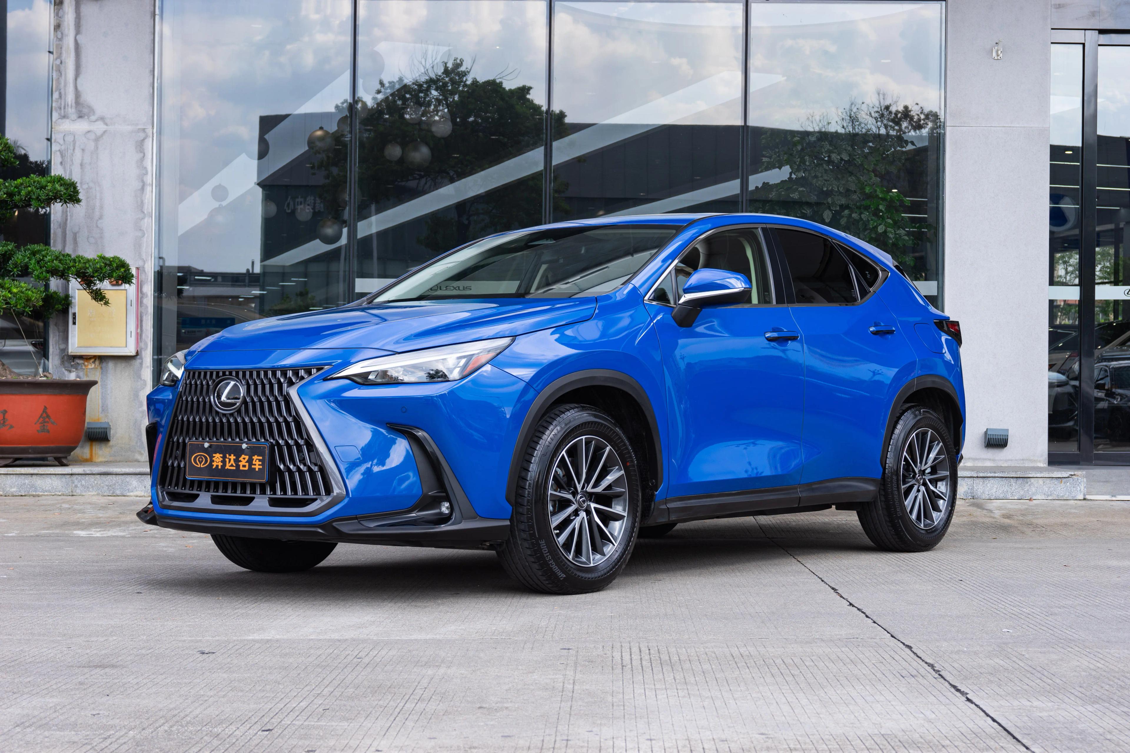 Lexus NX 2022 г. 13807 км.