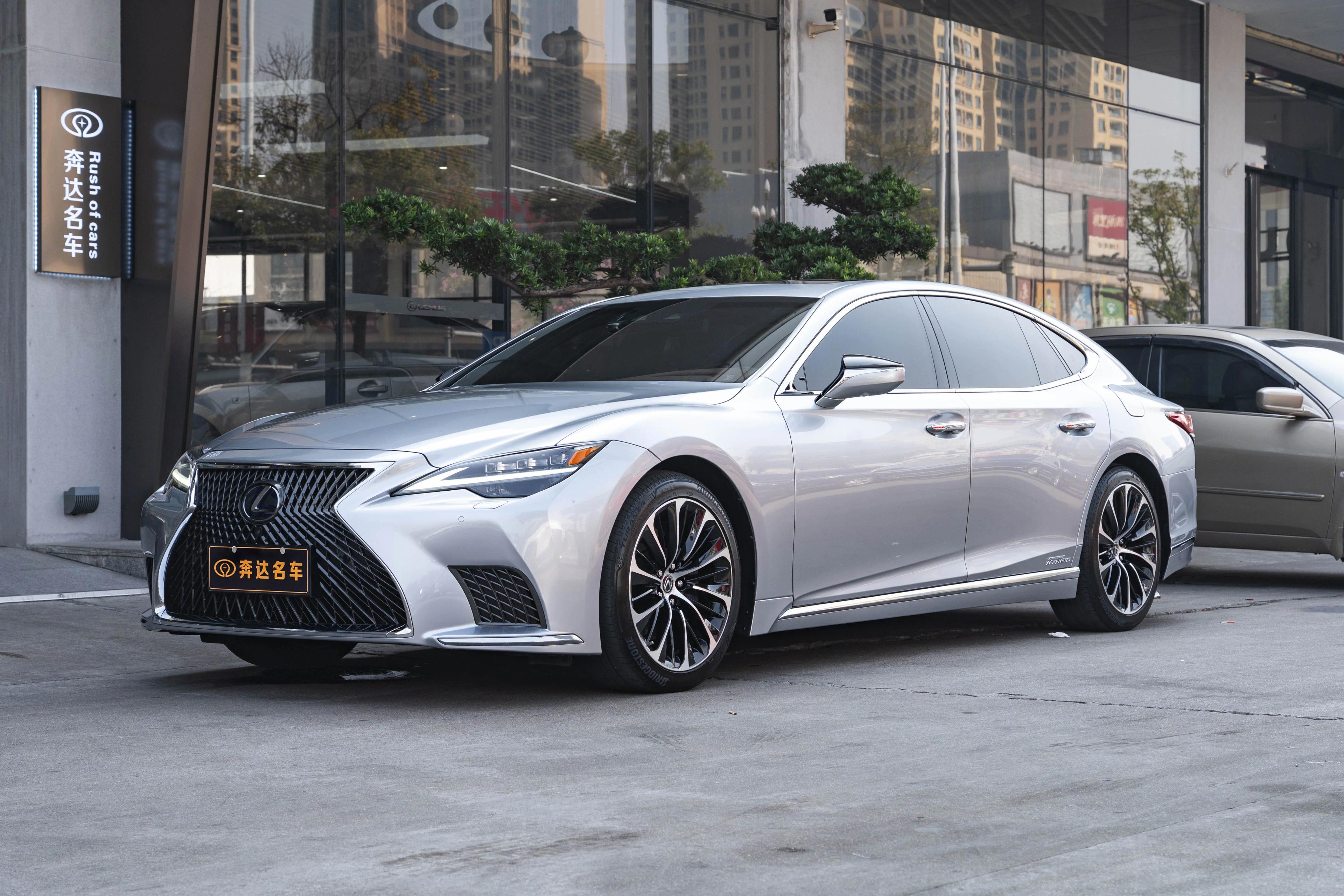 Lexus LS 2022 г. 27957 км.