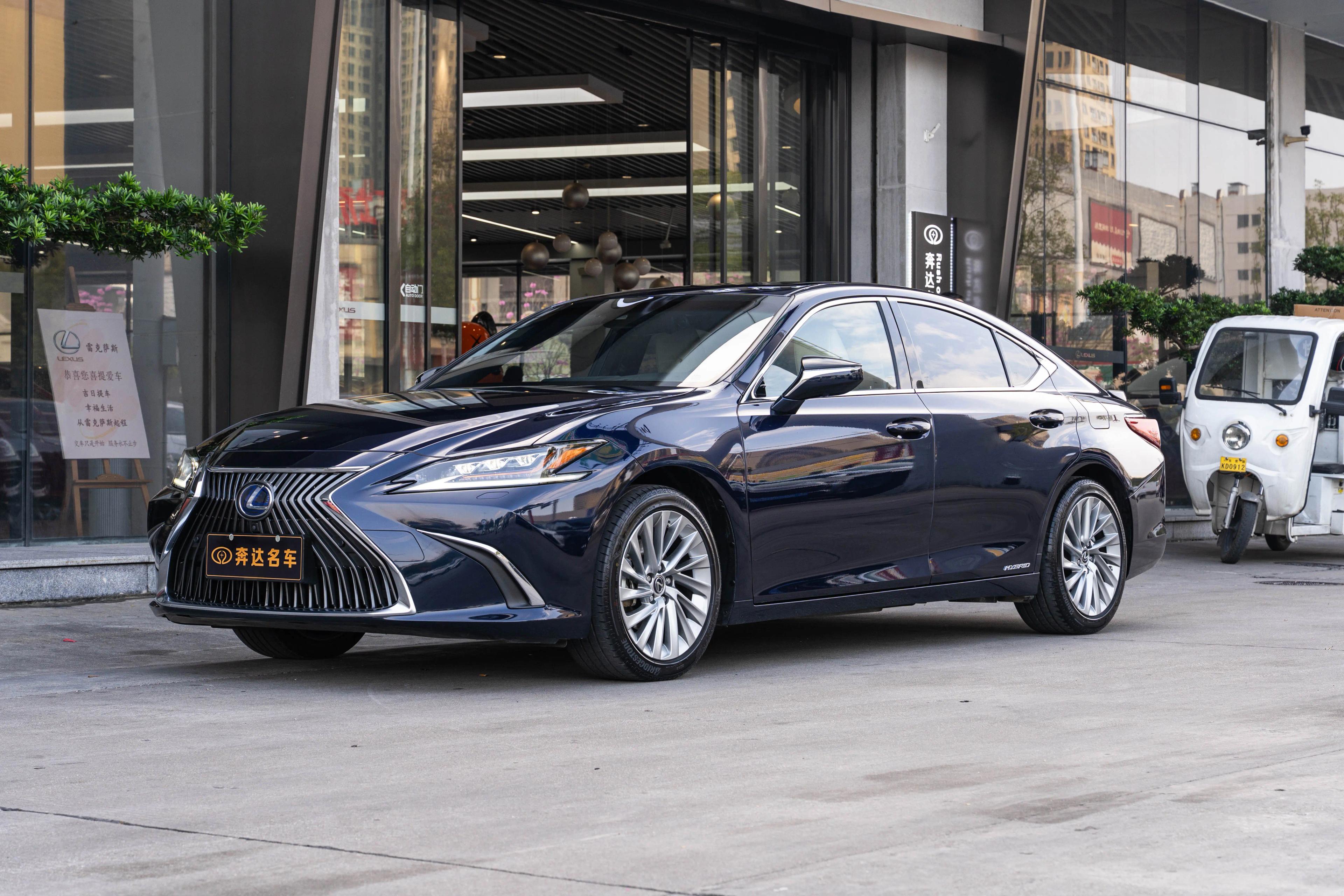 Lexus ES 2021 г. 45845 км.