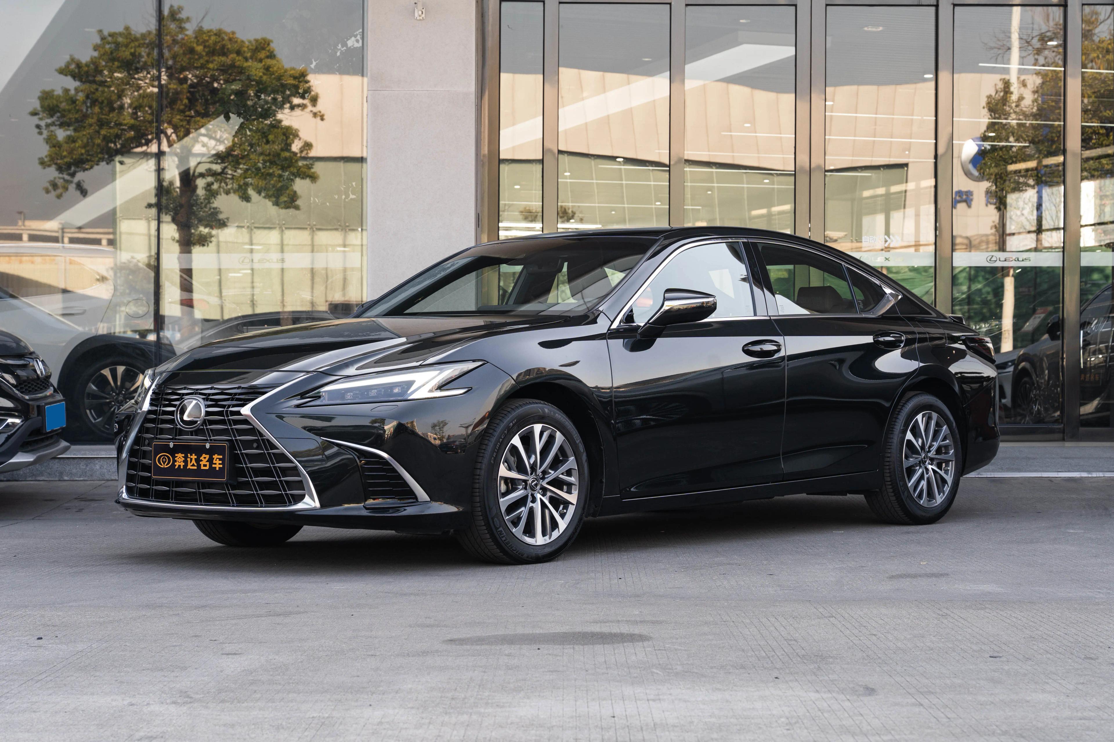 Lexus ES 2025 г. 2646 км.