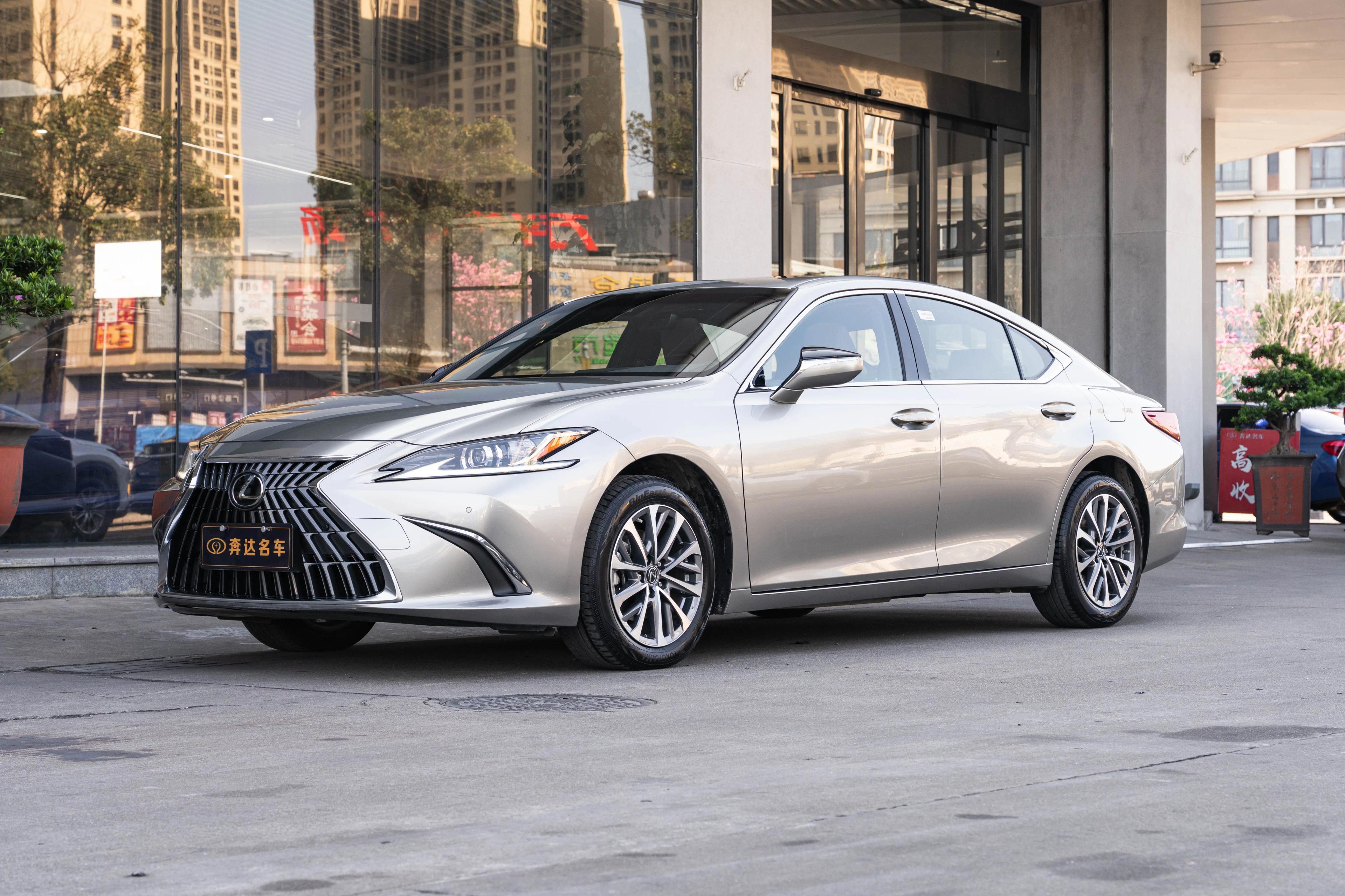 Lexus ES 2024 г. 23647 км.