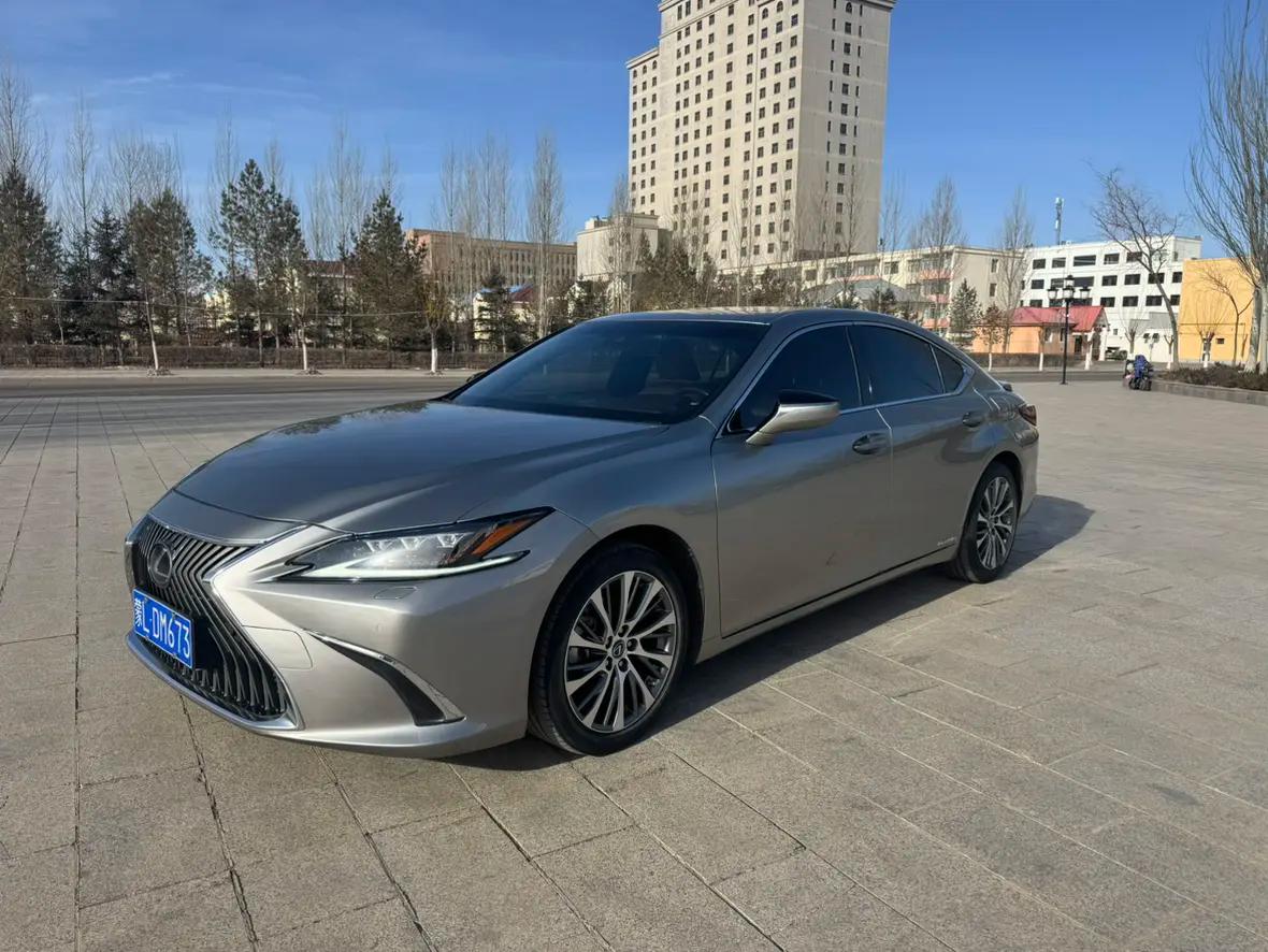 Lexus ES 2021 г. 90000 км.