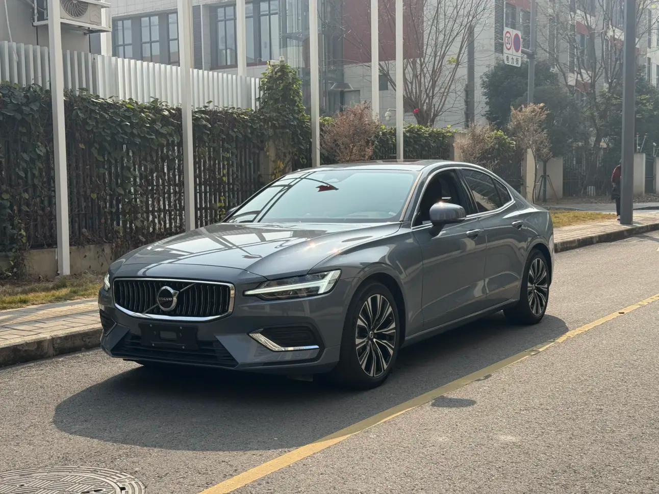 Volvo S60 2022 г. 23034 км.