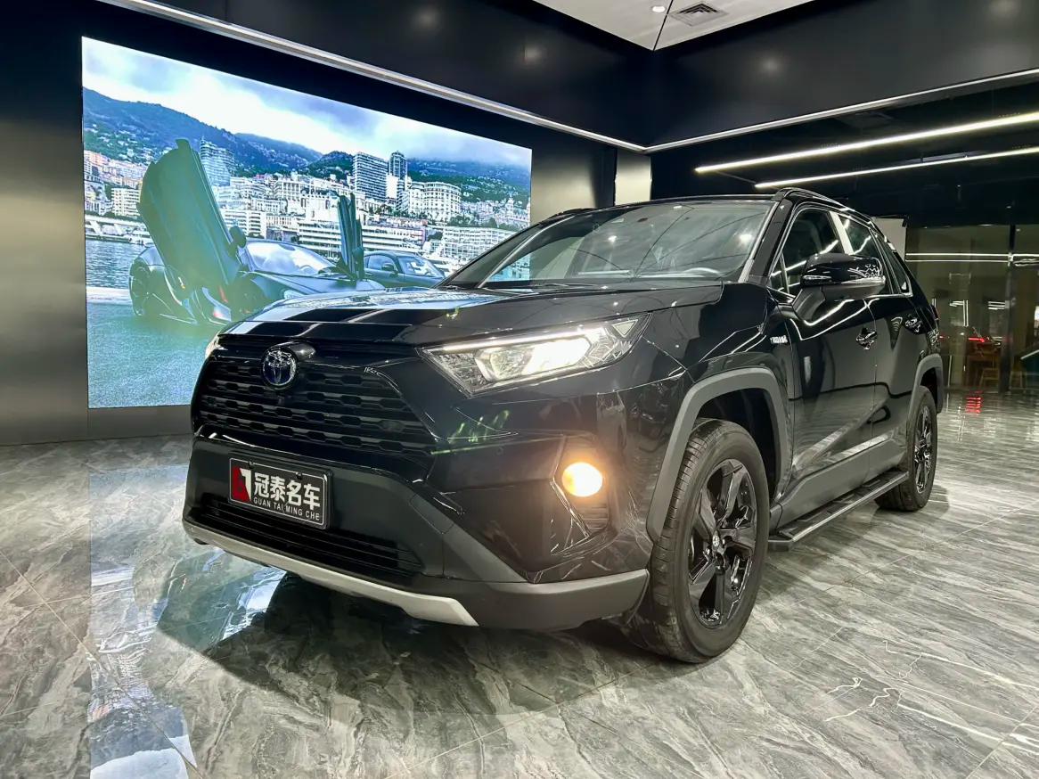 Toyota RAV4 2023 г. 27099 км.