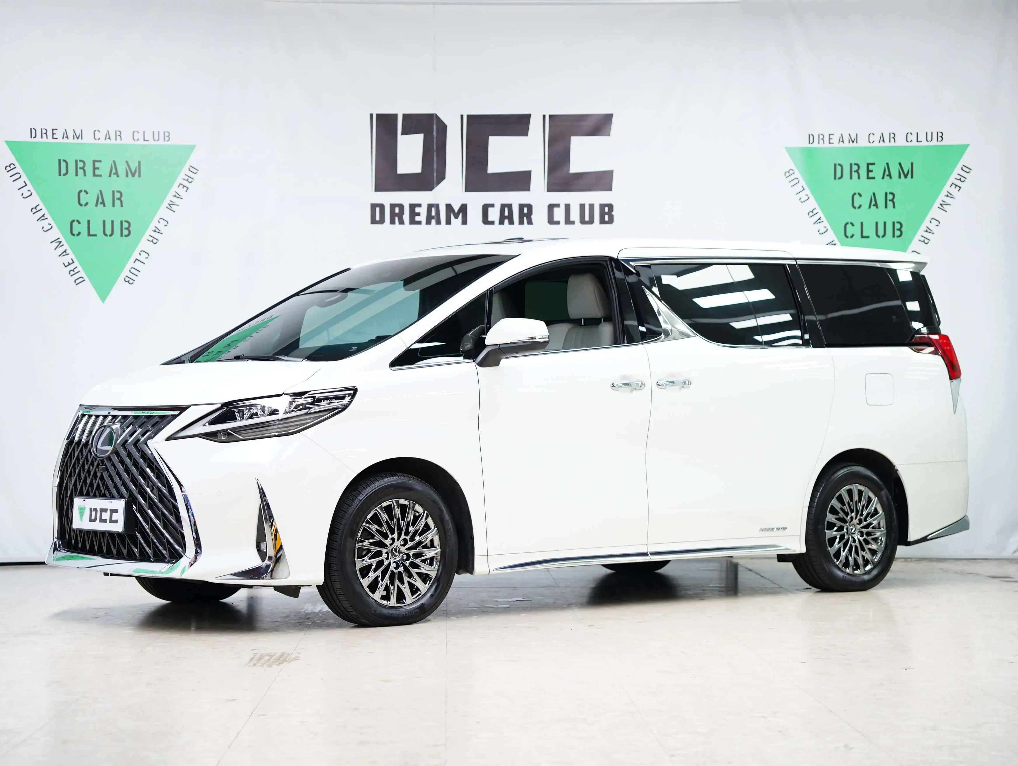 Lexus LM 2022 г. 136088 км.