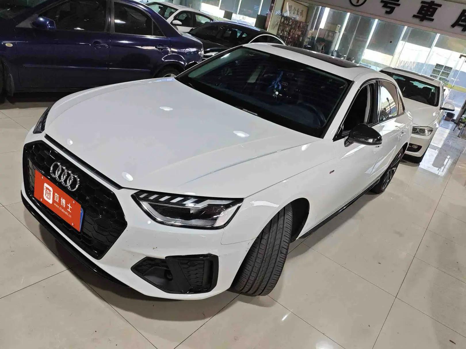 Audi A4L 2023 г. 30097 км.