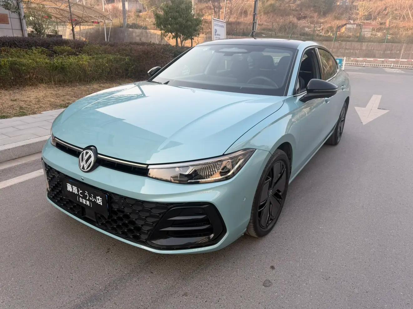 Volkswagen Passat 2024 г. 2321 км.
