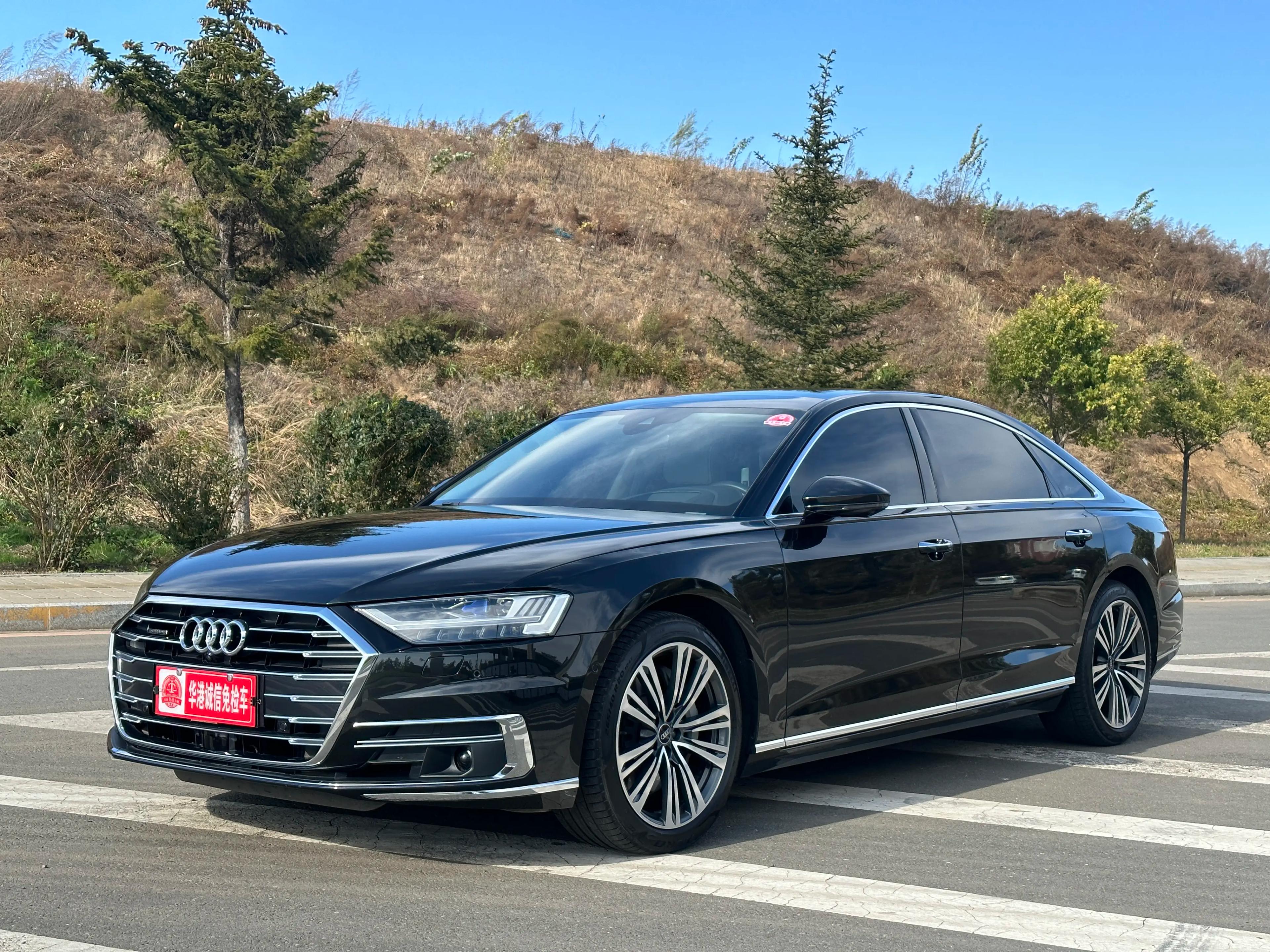 Audi A8 2023 г. 42025 км.