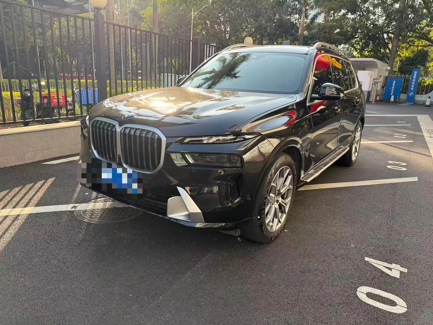 BMW X7 2024 г. 44120 км.