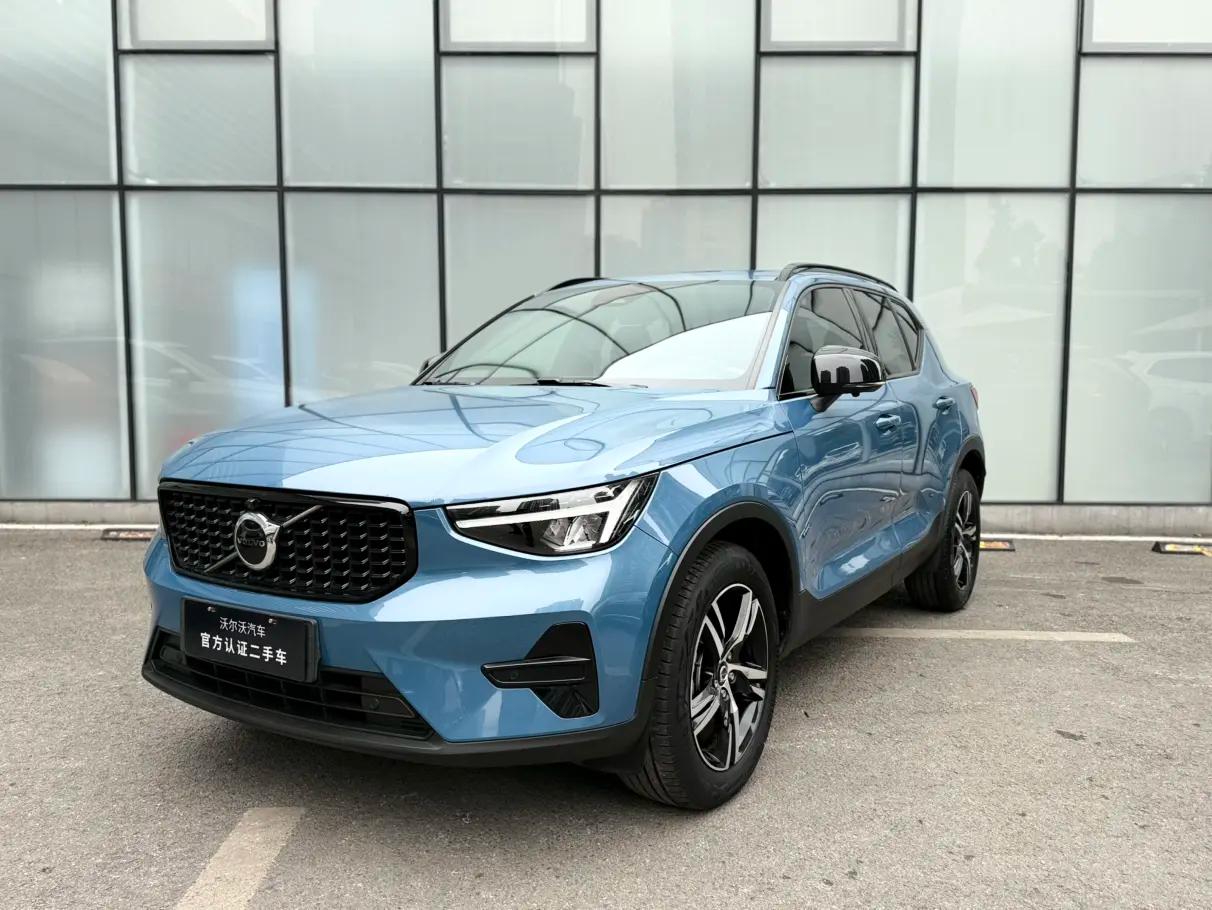 Volvo XC40 2023 г. 60125 км.