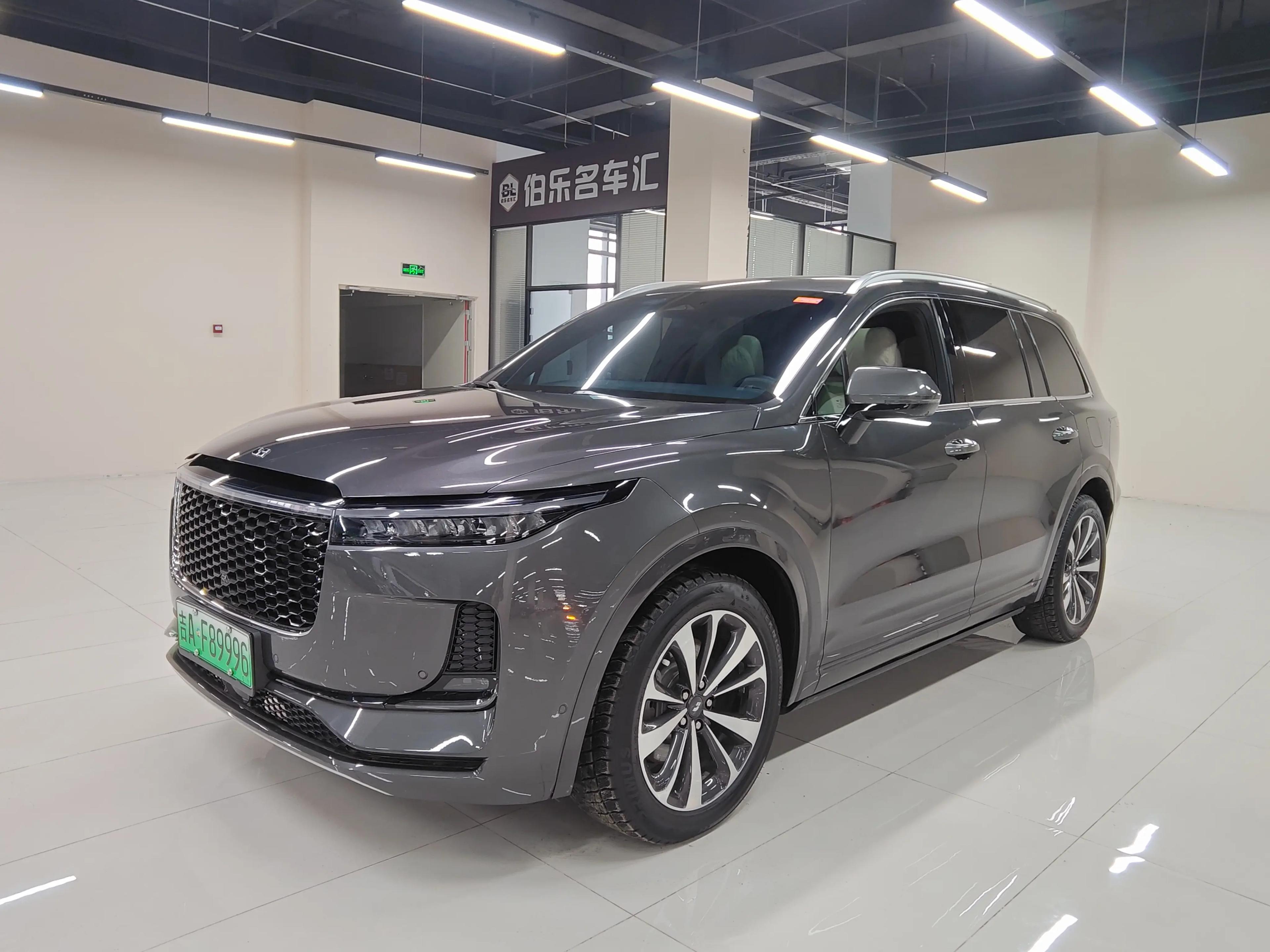 Lixiang ONE 2022 г. 70120 км.