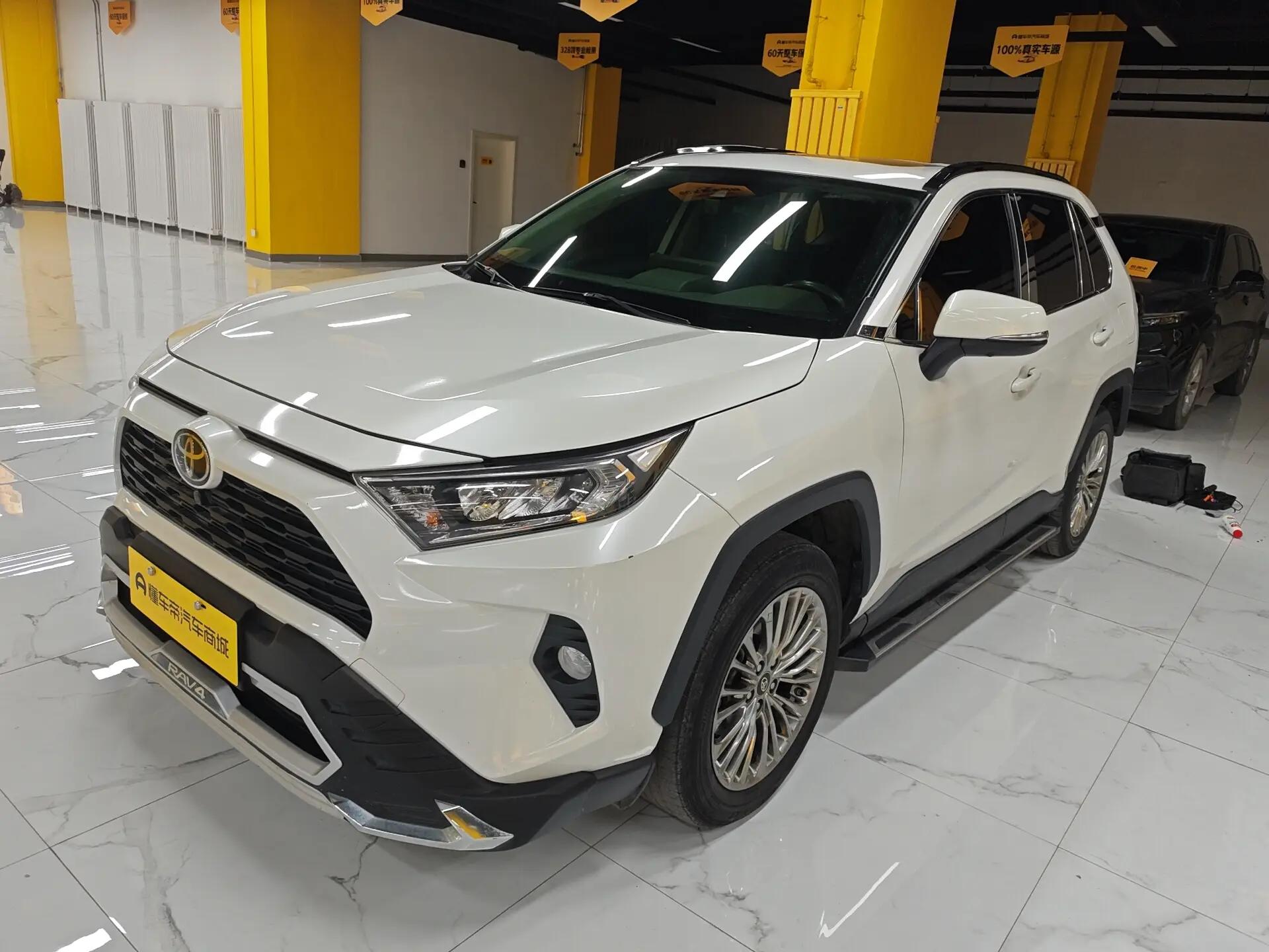 Toyota RAV4 2021 г. 90193 км.