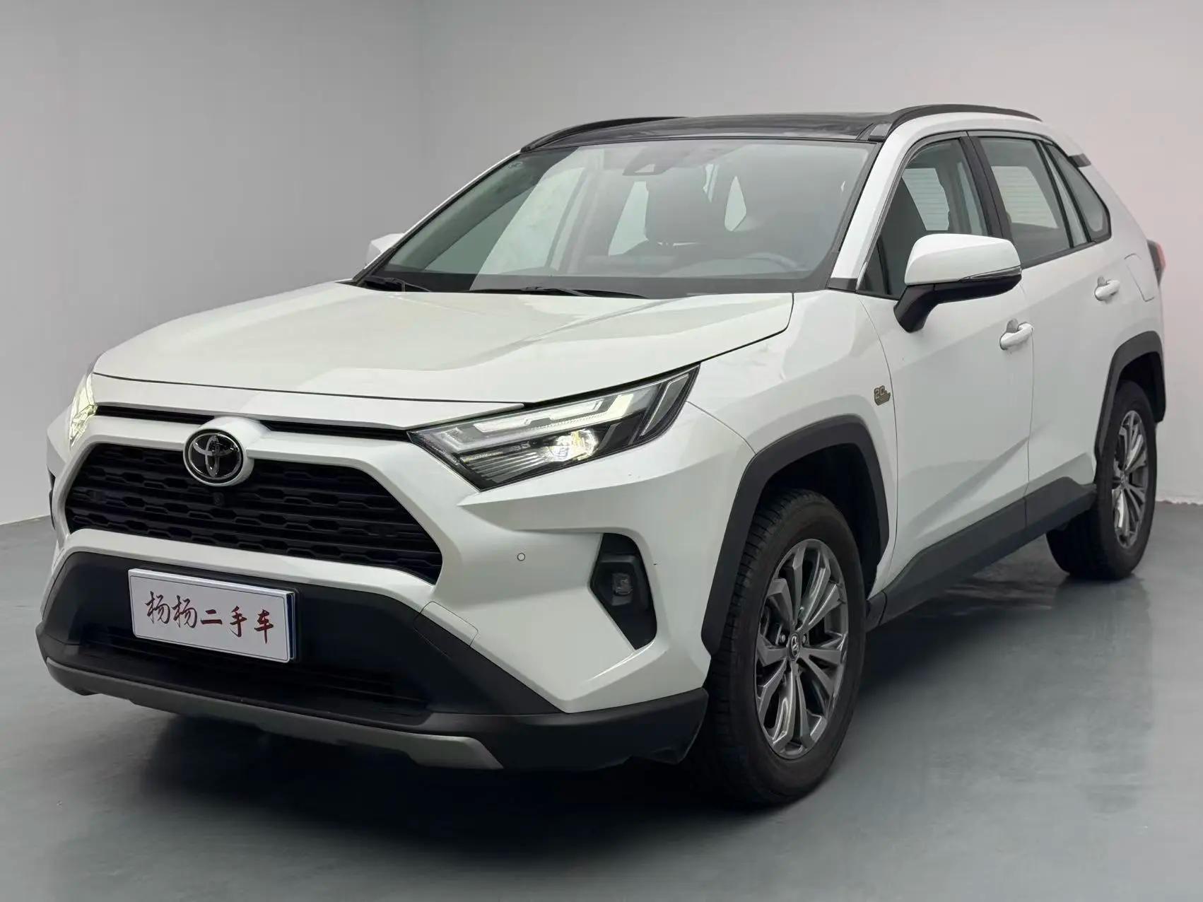 Toyota RAV4 2023 г. 42095 км.