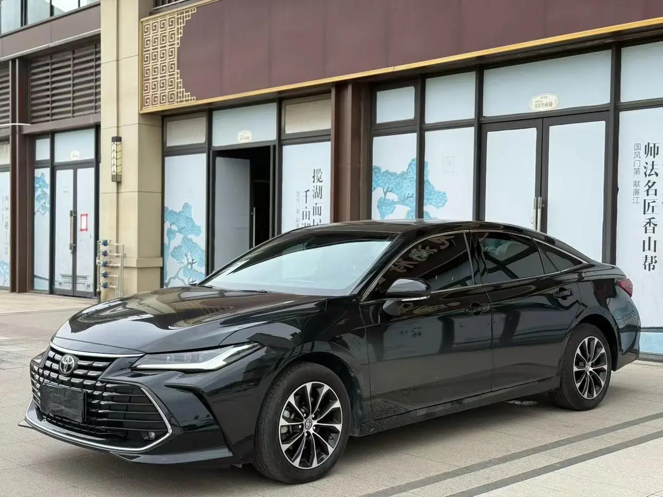 Toyota Avalon 2024 г. 7415 км.