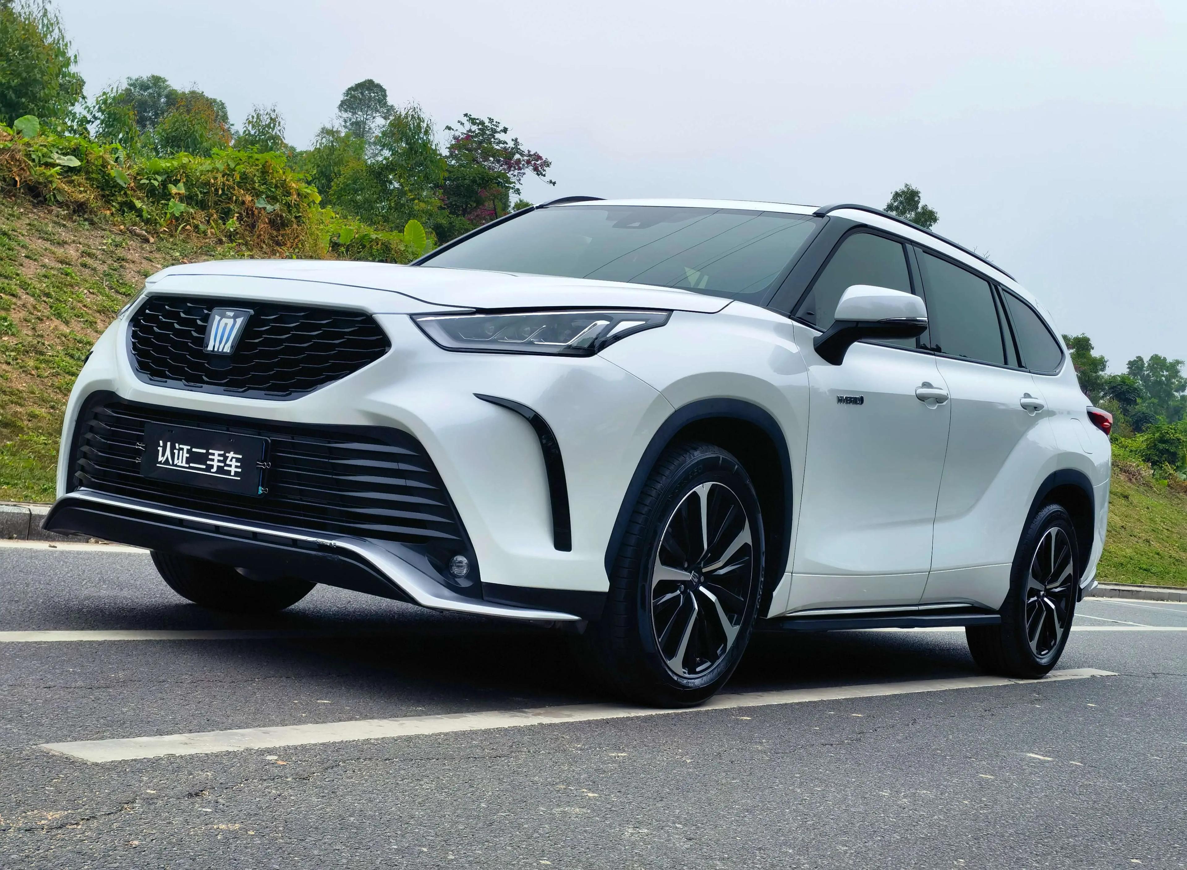 Toyota Crown Kluger 2021 г. 19149 км.