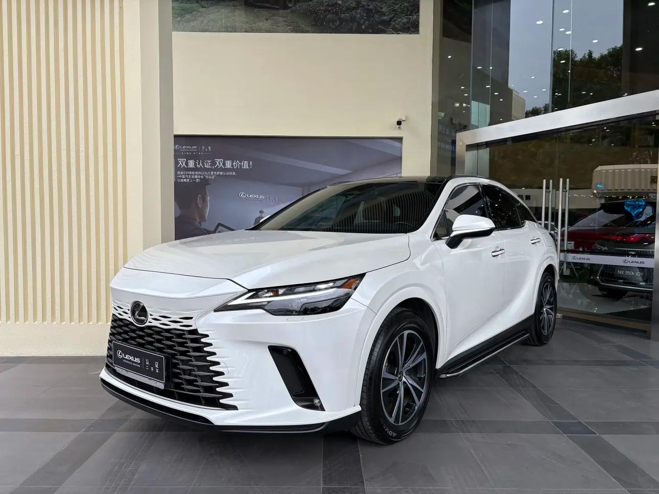 Lexus RX 2024 г. 25051 км.