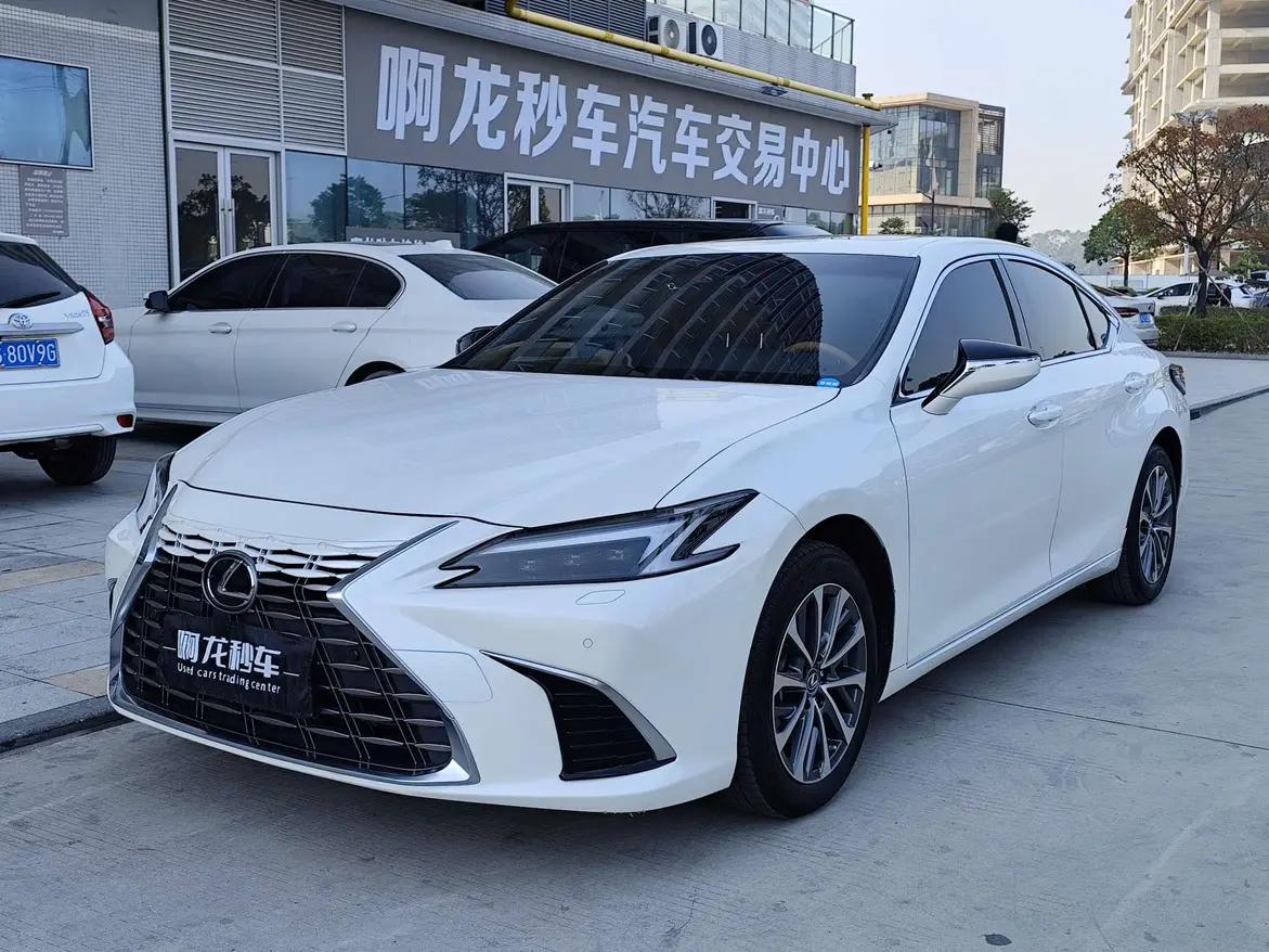 Lexus ES 2025 г. 30443 км.