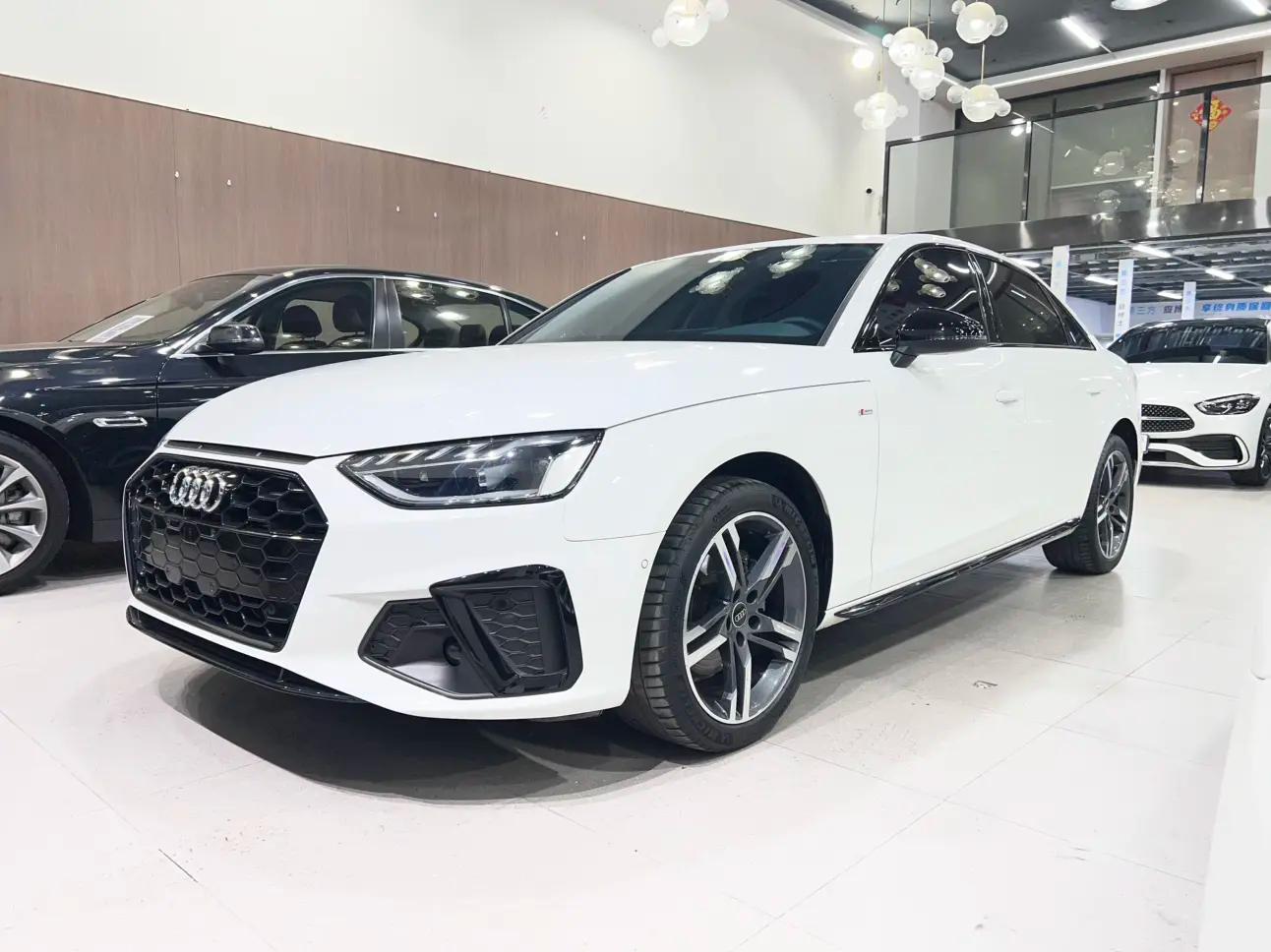 Audi A4L 2022 г. 21653 км.