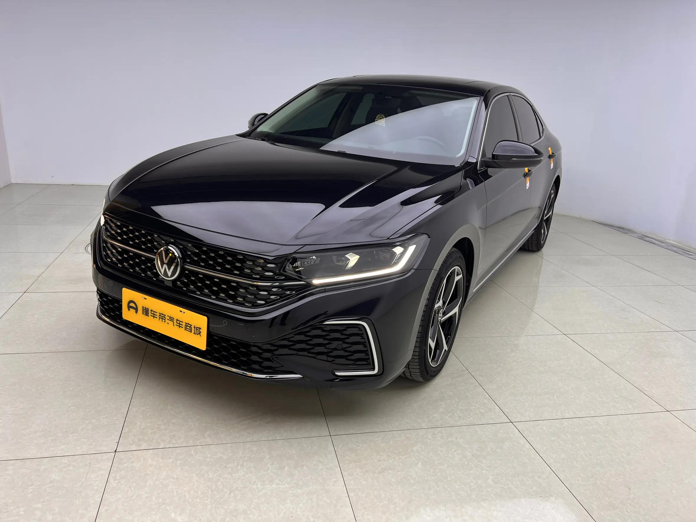 Volkswagen Passat 2024 г. 11900 км.