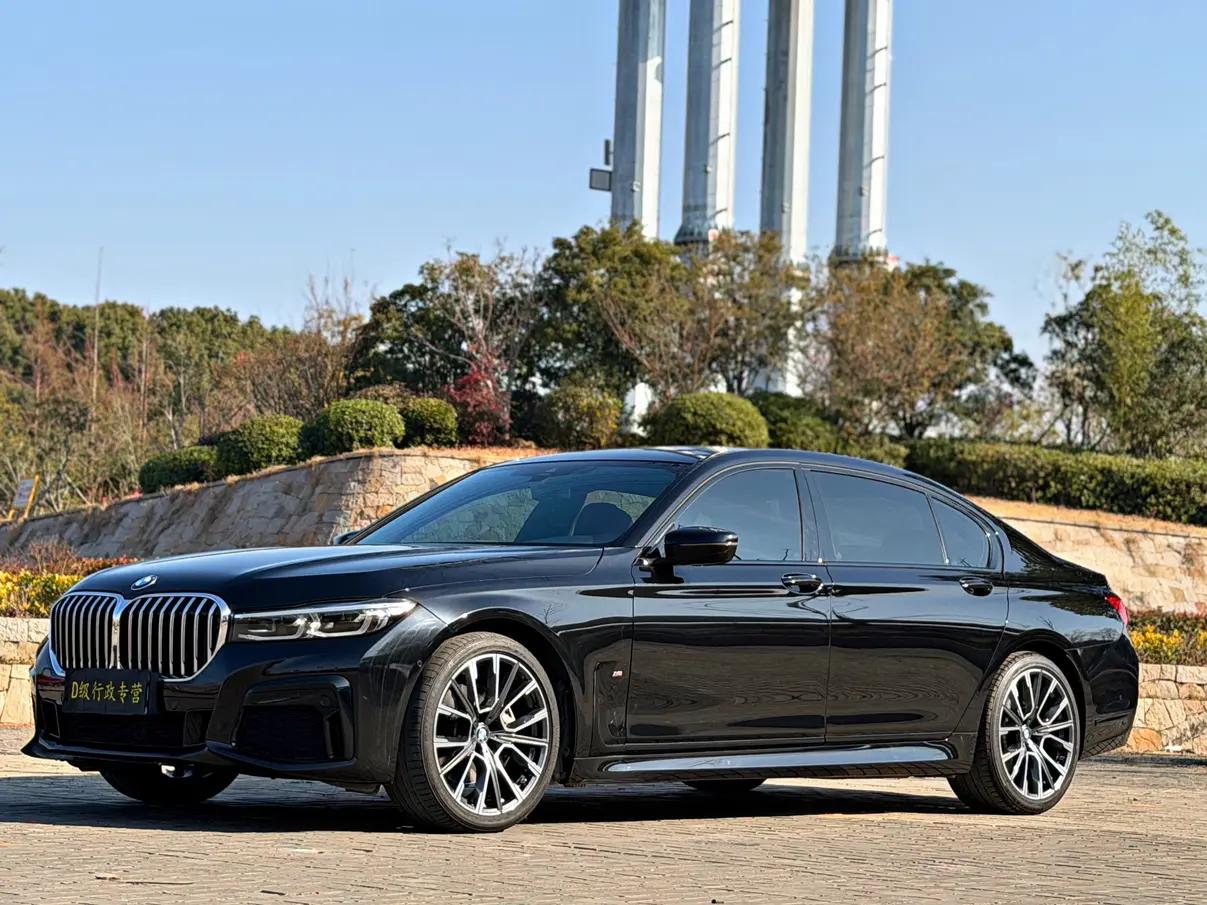 BMW 7 Series 2022 г. 40096 км.