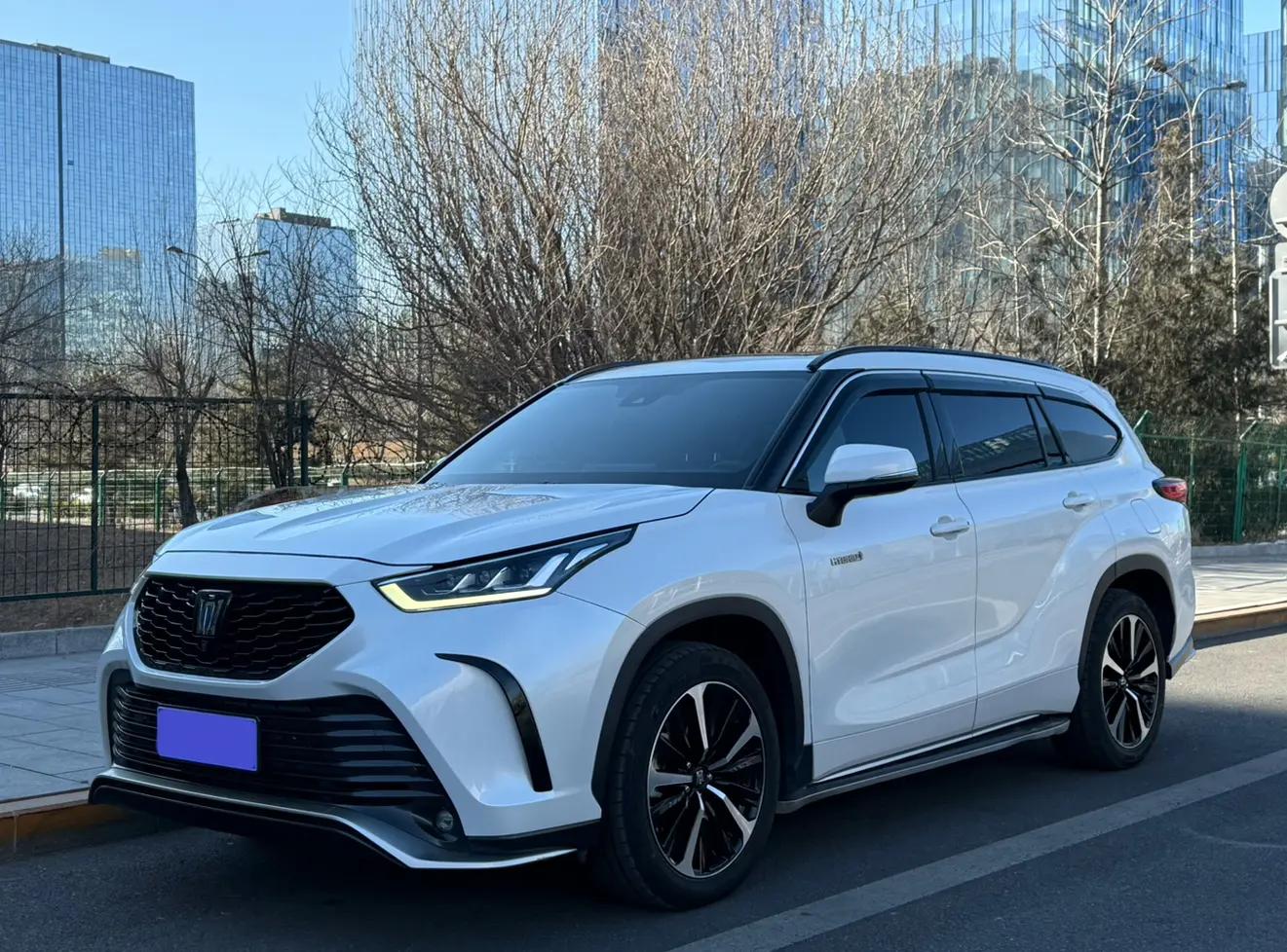 Toyota Crown Kluger 2022 г. 100148 км.