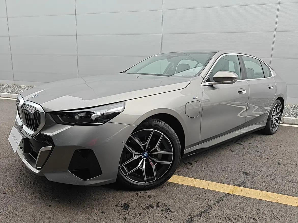 BMW i5 2024 г. 16059 км.