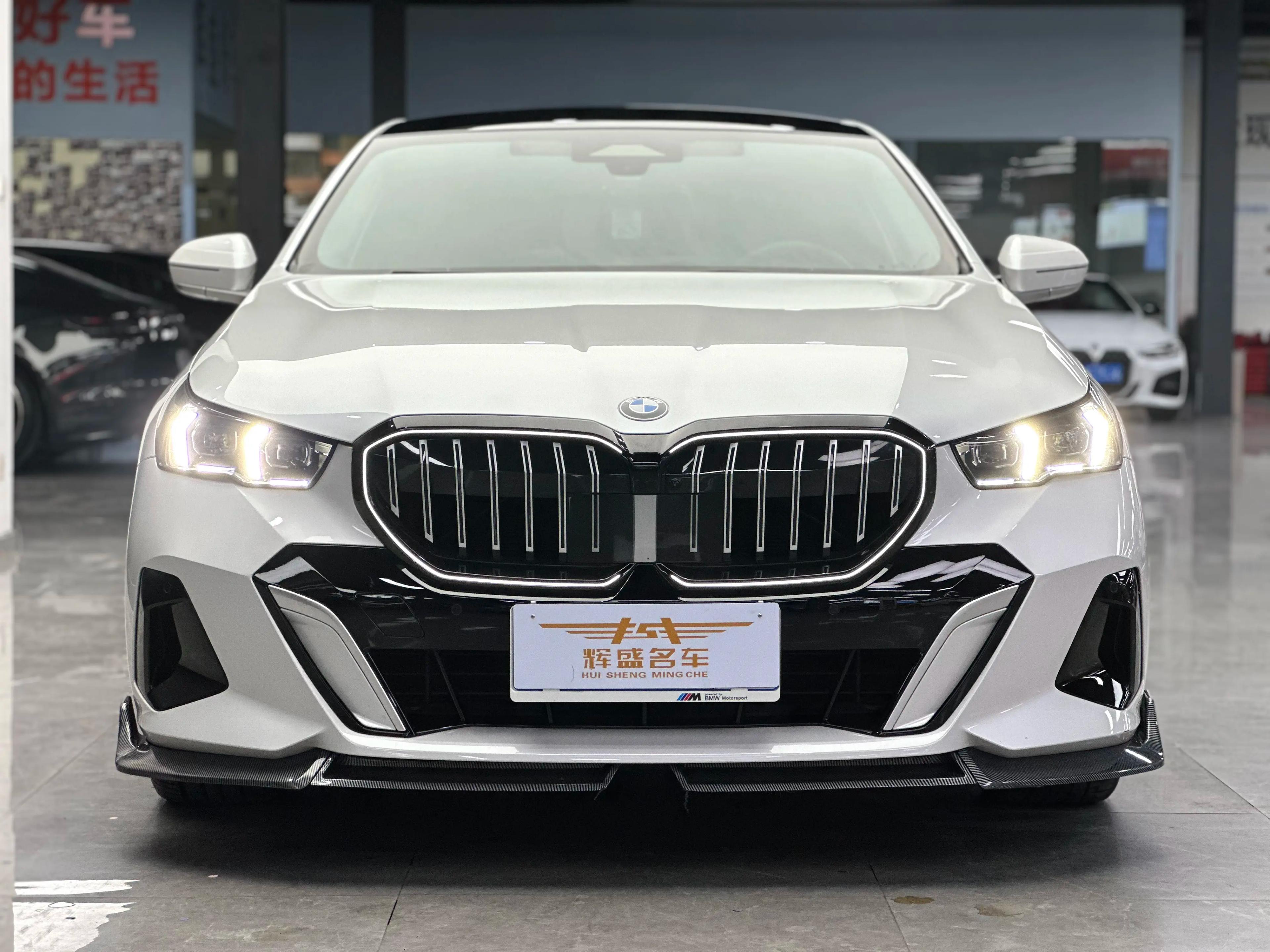 BMW 5 Series 2025 г. 22084 км.