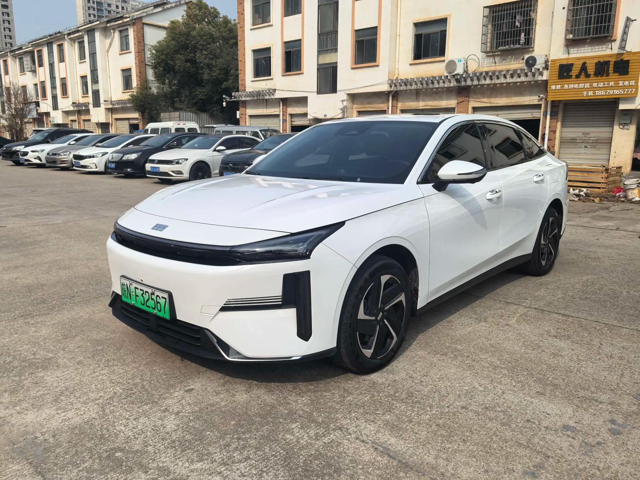 Geely Galaxy L6 2025 г. 22033 км.