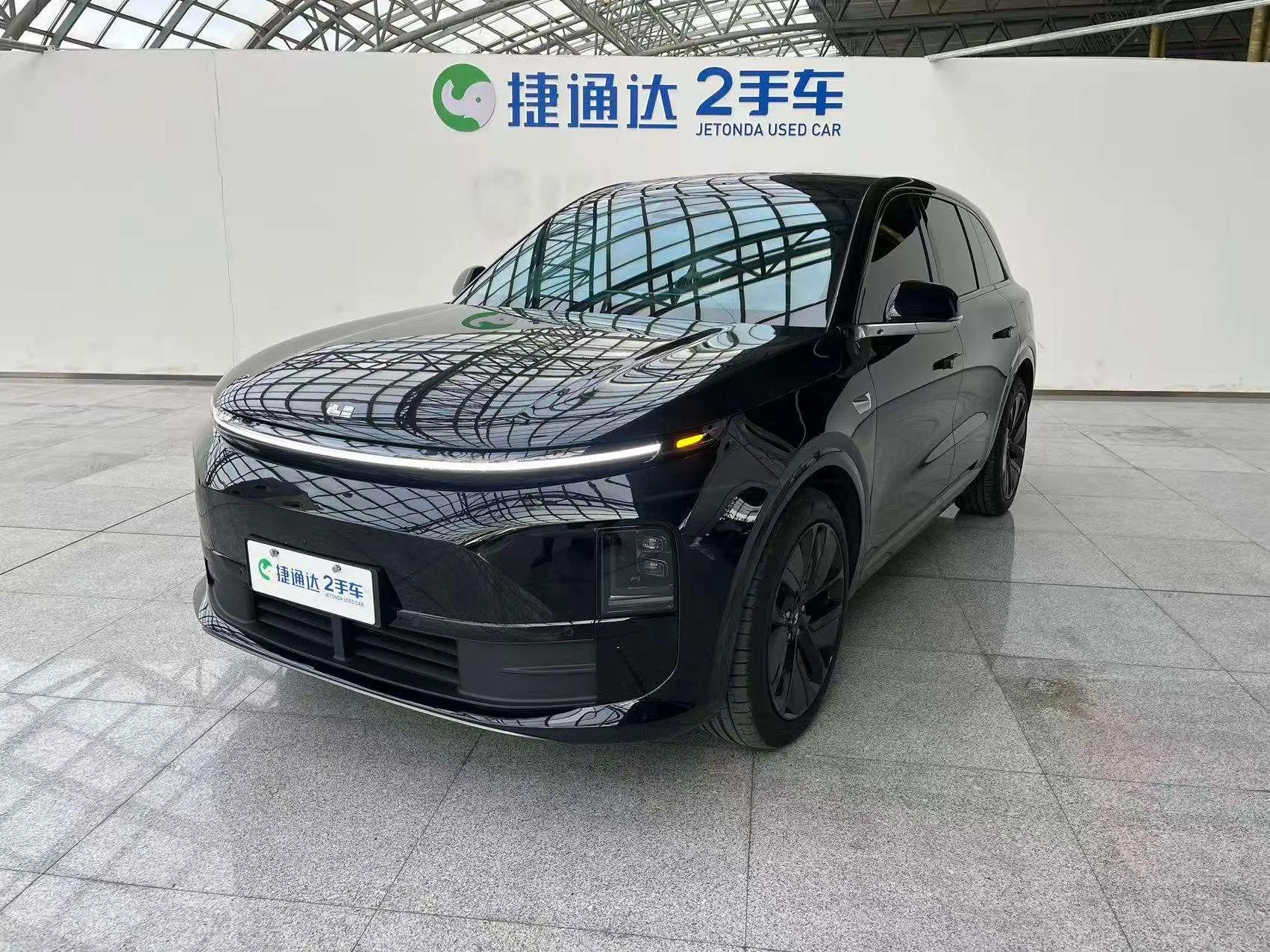 Lixiang L6 2025 г. 13070 км.