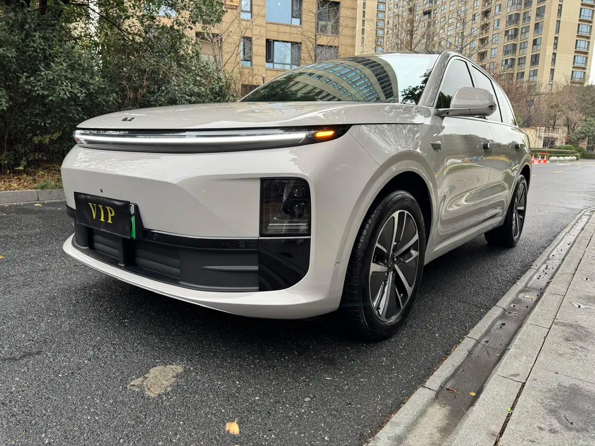 Lixiang L6 2025 г. 23071 км.